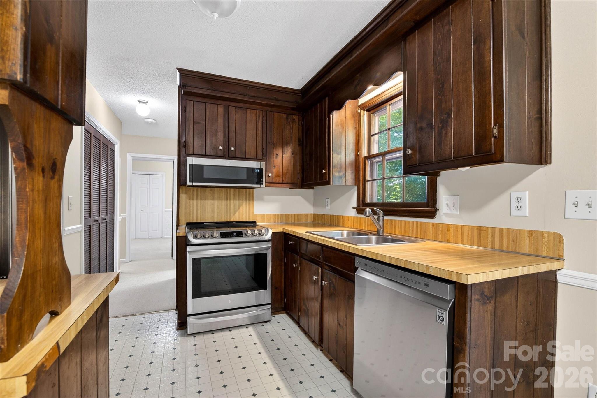 4881 Hickory Nut Court Property Photo 10