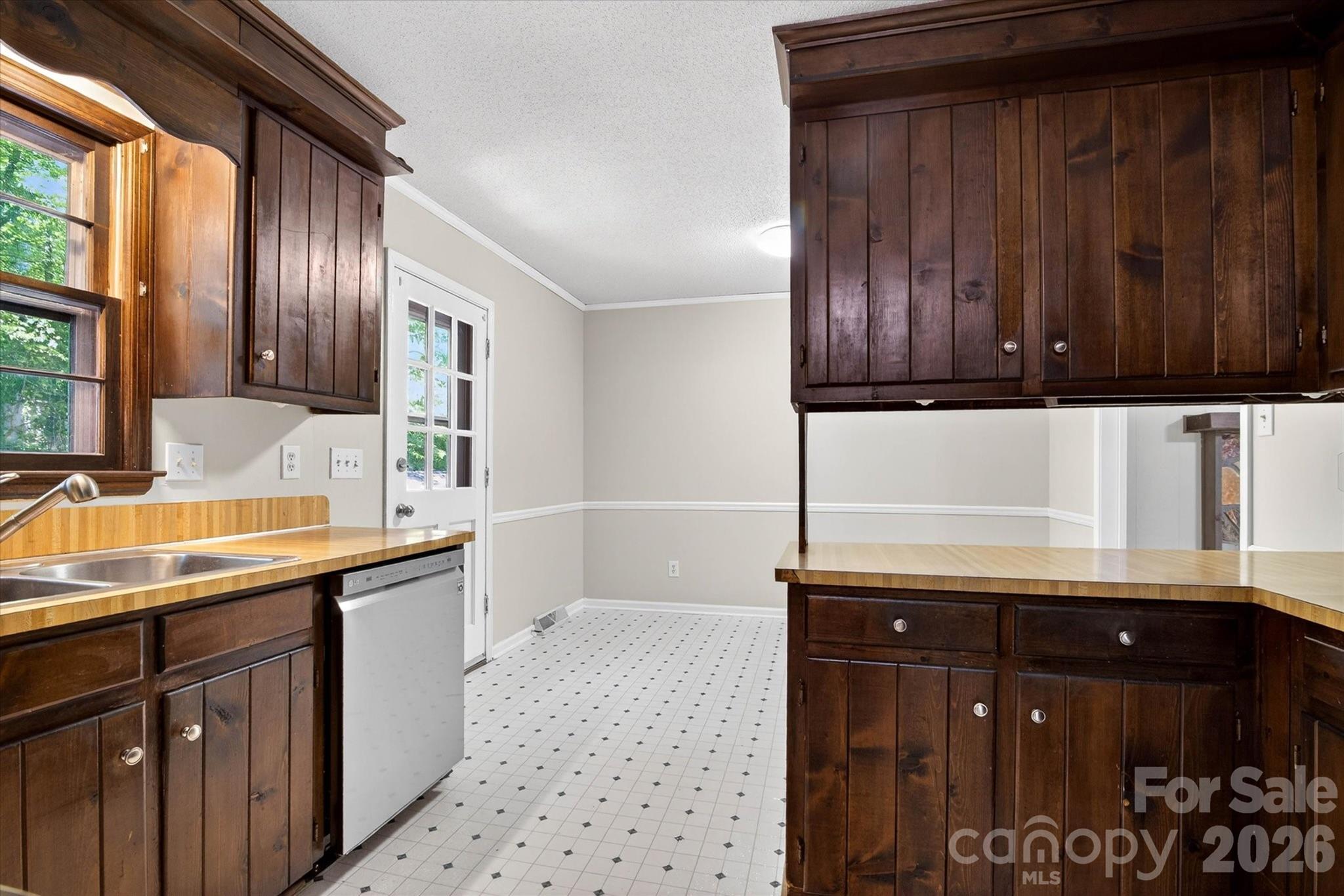 4881 Hickory Nut Court Property Photo 12