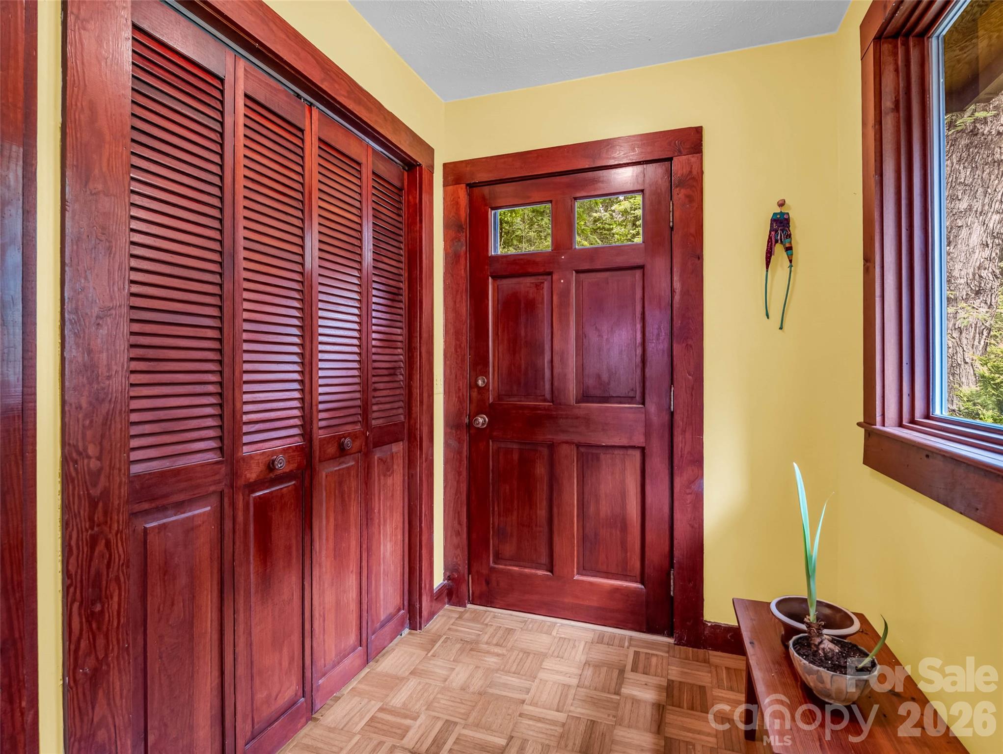 2212 Green River Road Property Photo 5
