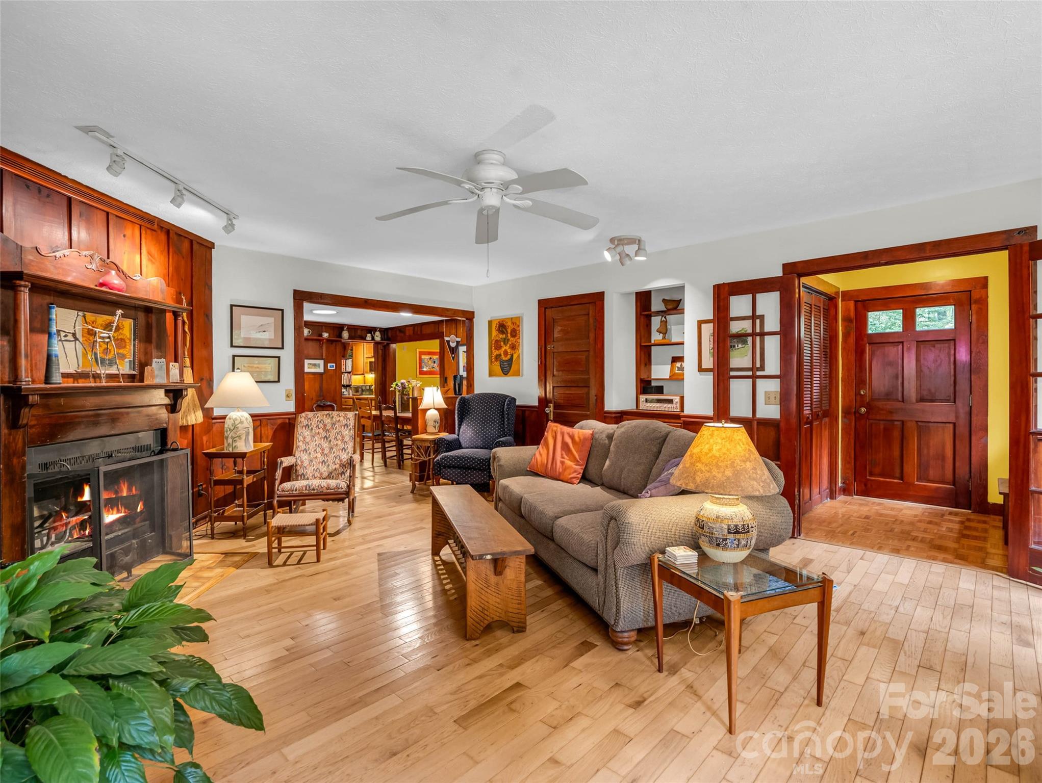 2212 Green River Road Property Photo 7
