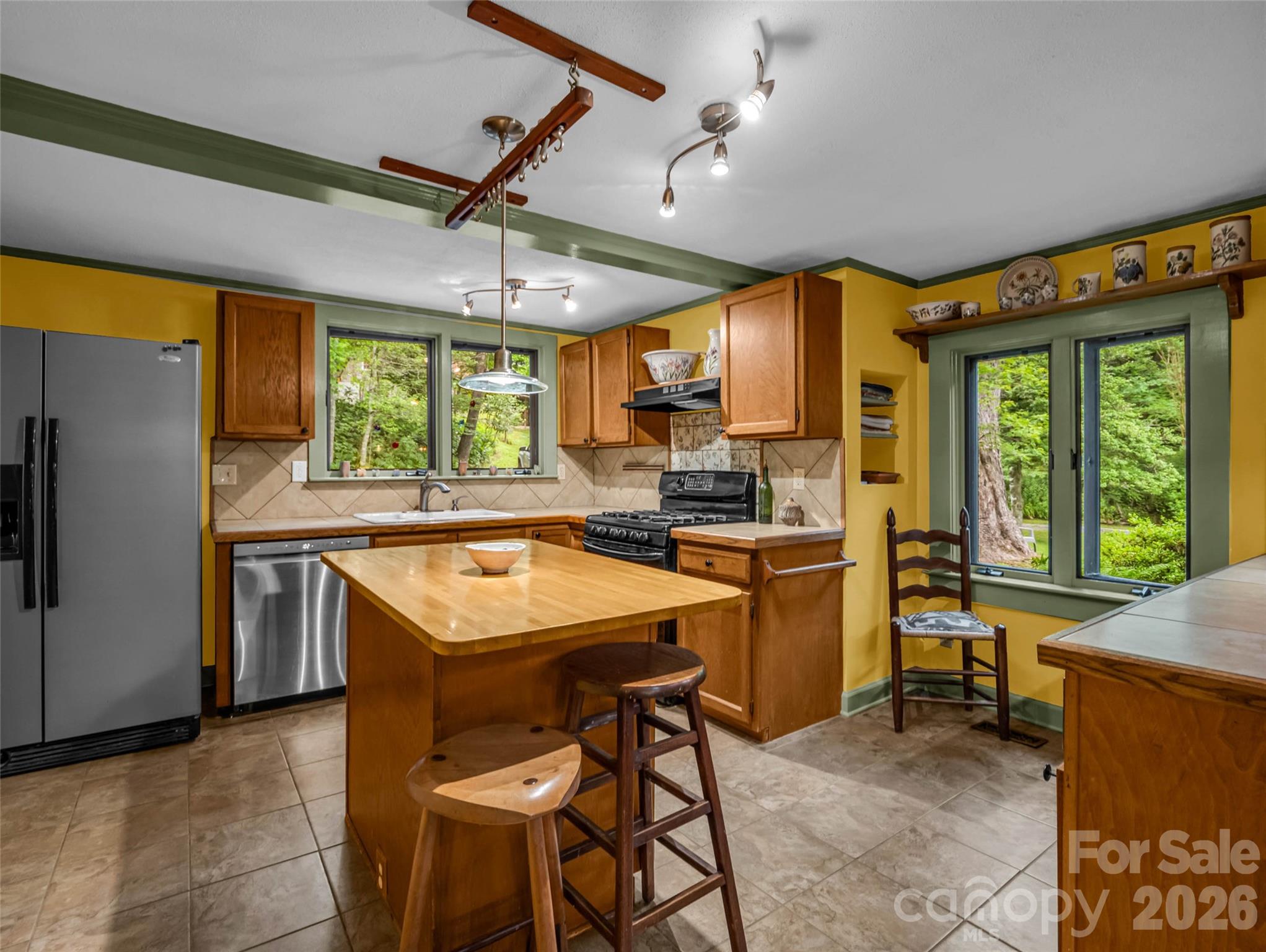 2212 Green River Road Property Photo 12