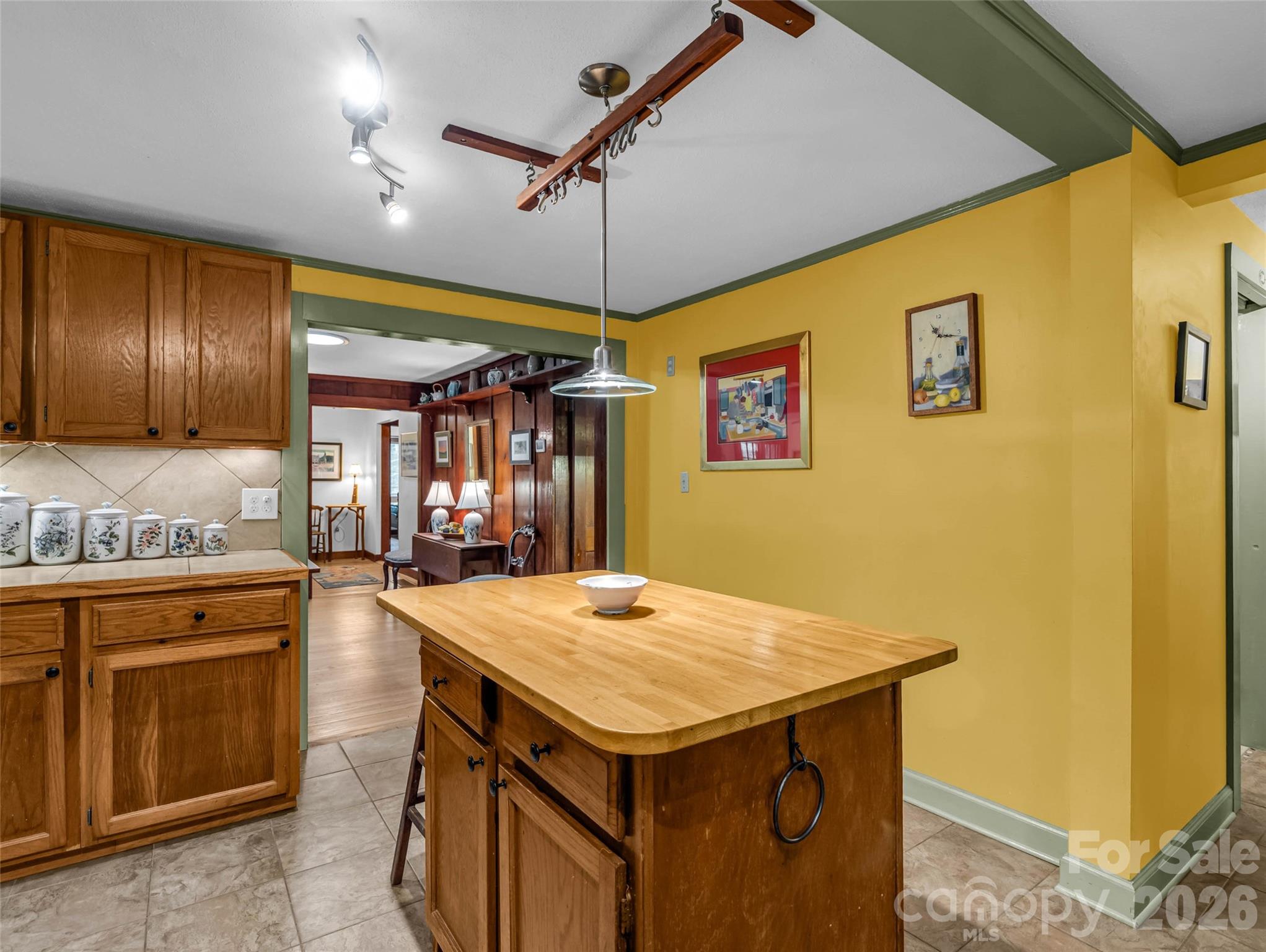 2212 Green River Road Property Photo 14
