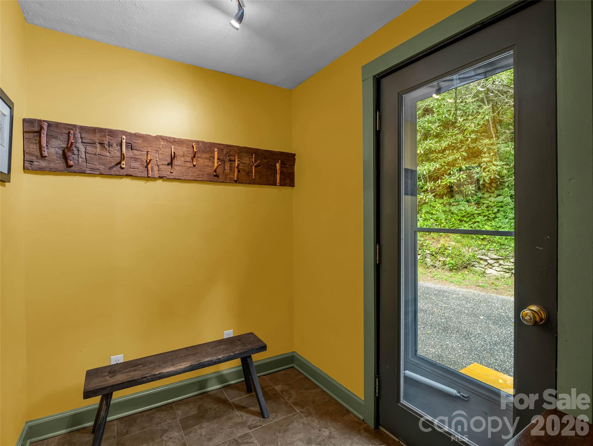 2212 Green River Road Property Photo 18