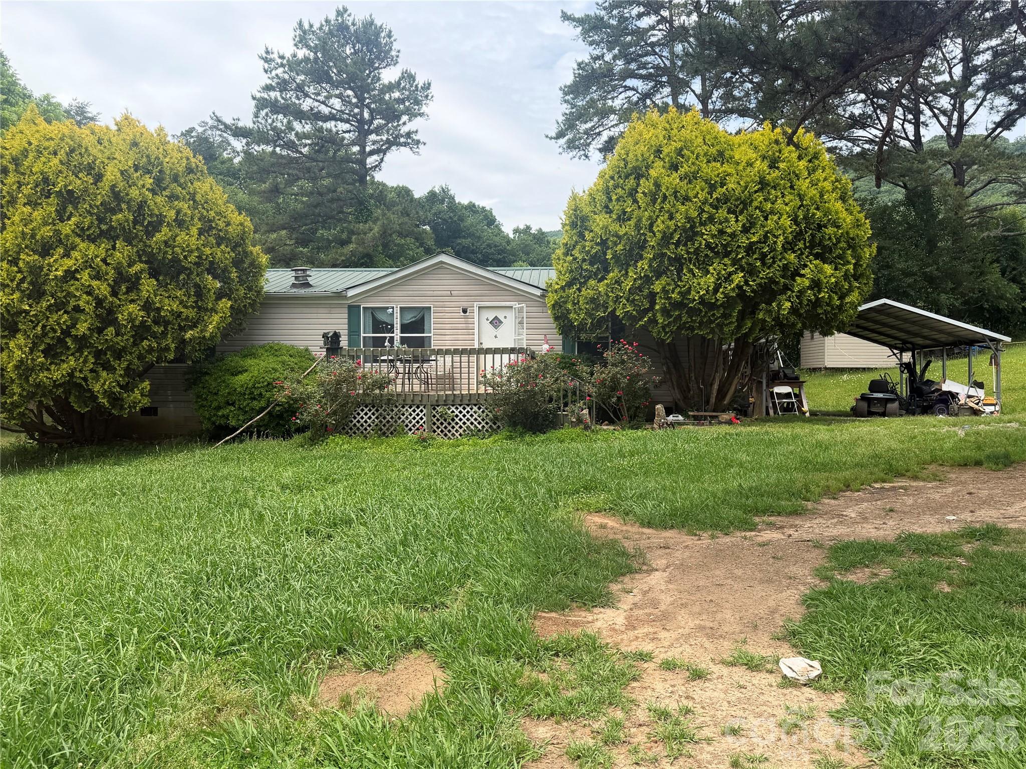 124 Debbie Lane Property Photo 1
