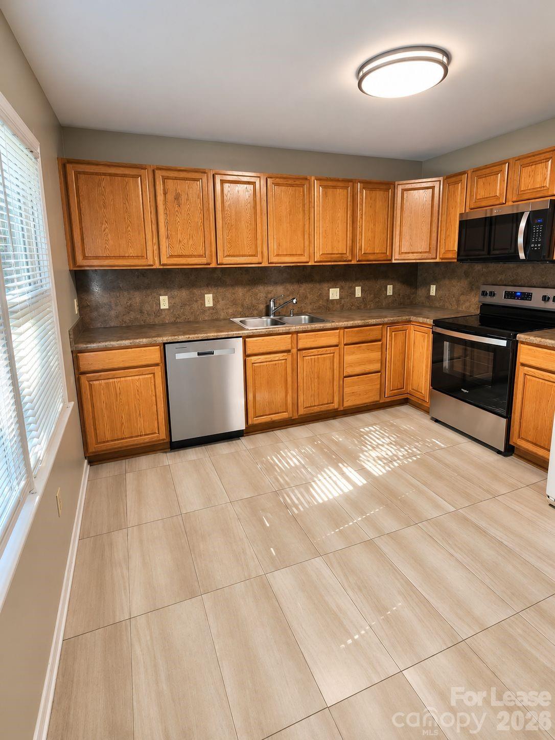 3317 Windsor Drive Property Photo 3