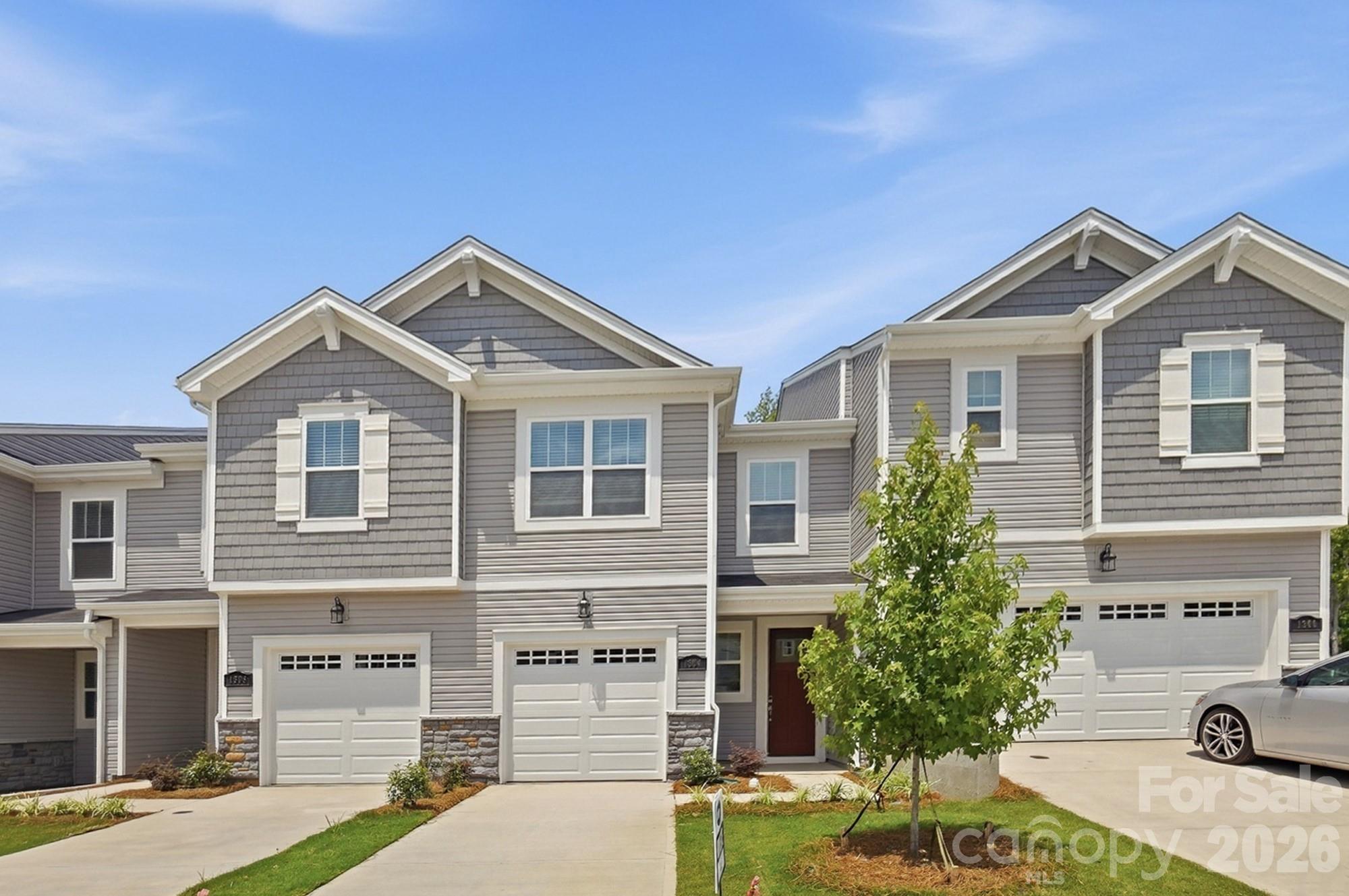 1304 Vibrant Road Property Photo 2