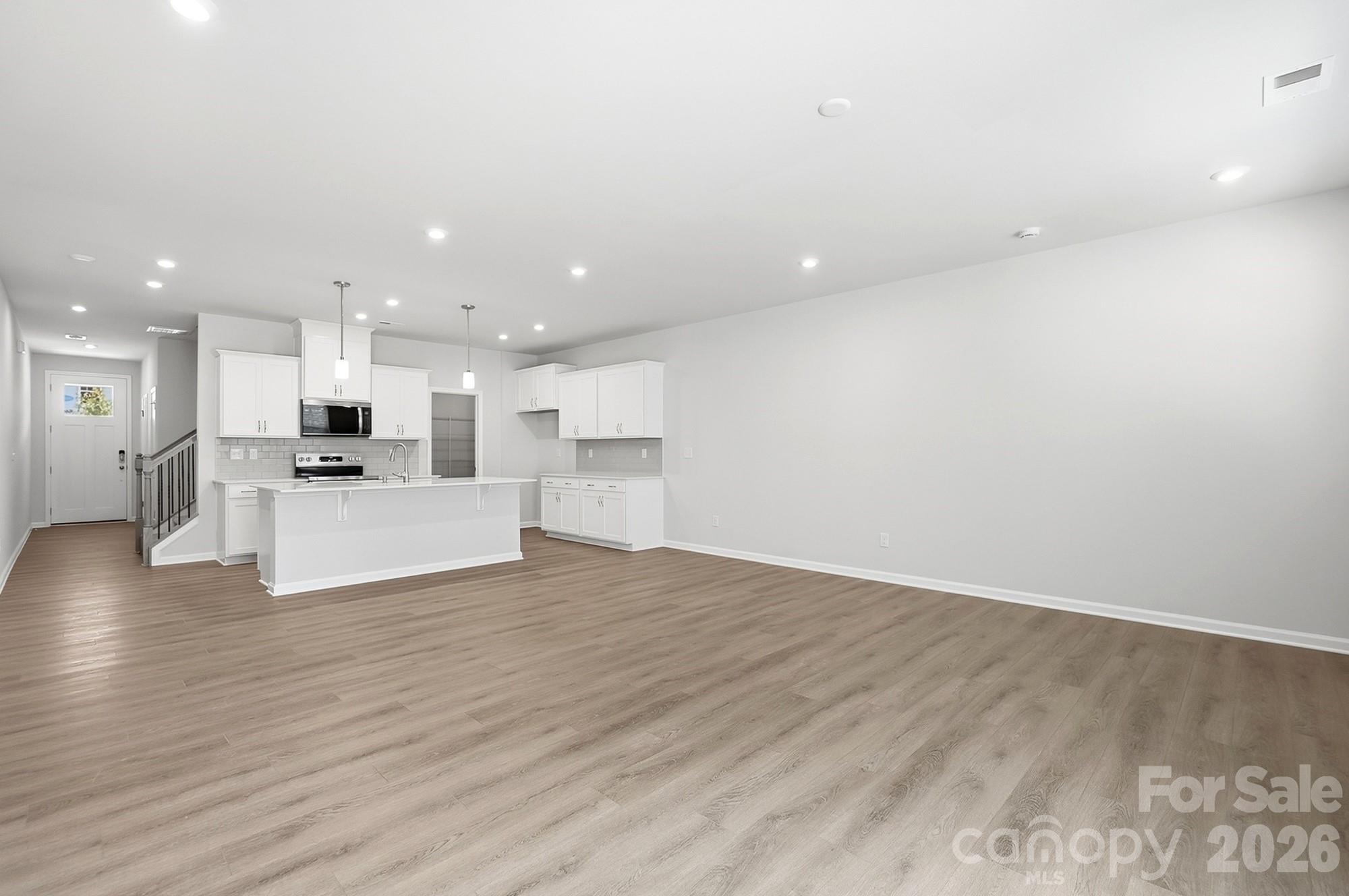 1304 Vibrant Road Property Photo 9