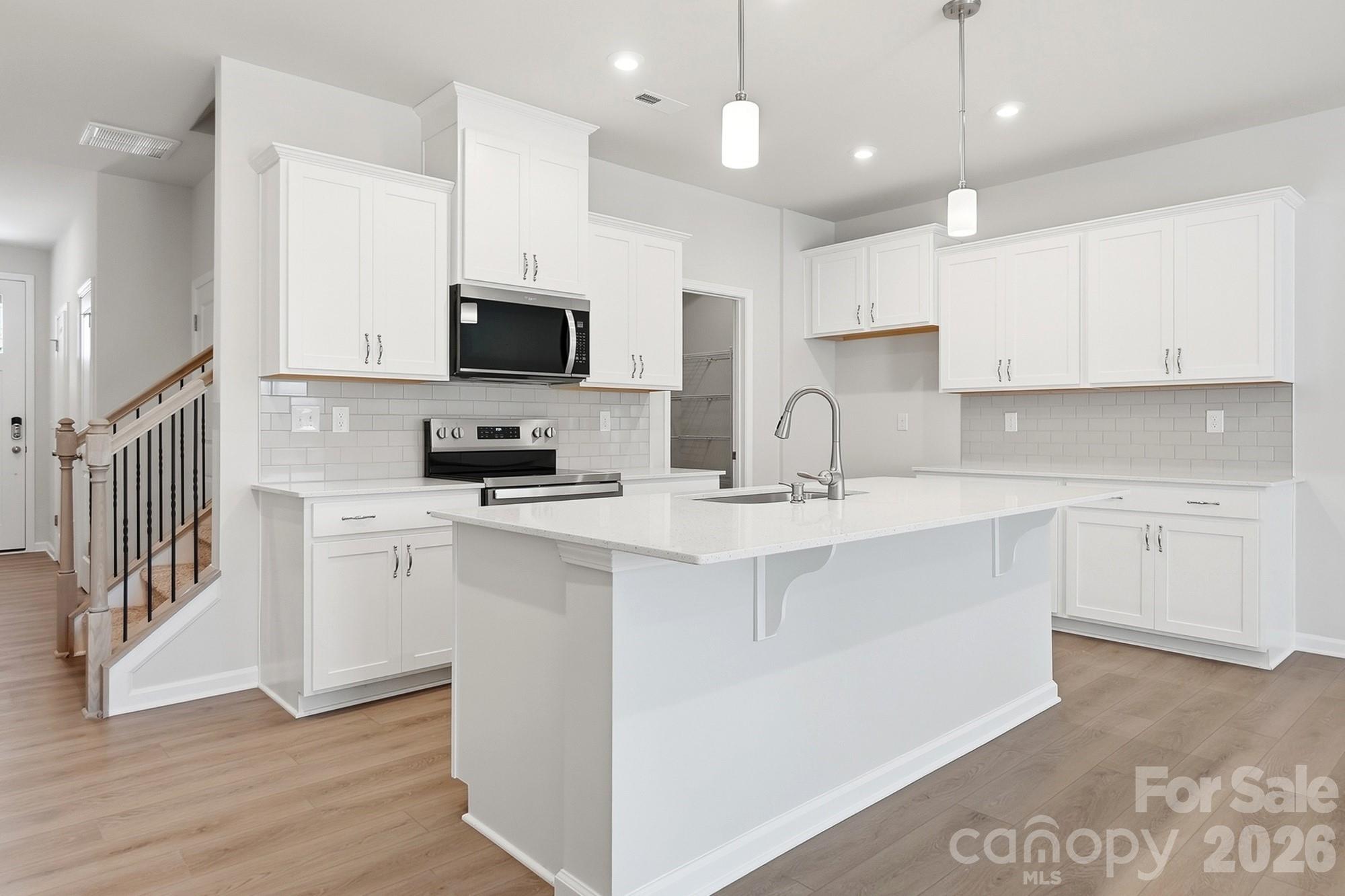 1304 Vibrant Road Property Photo 11