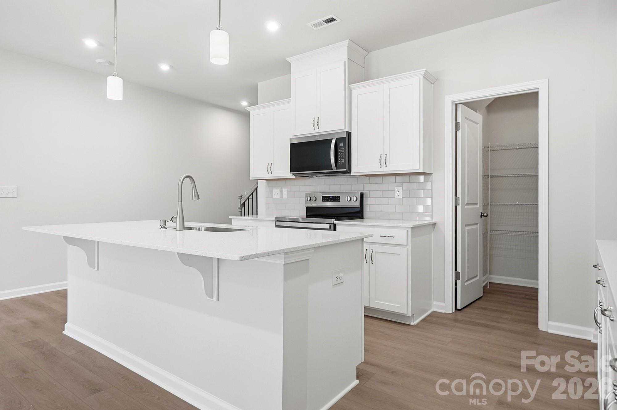 1304 Vibrant Road Property Photo 12