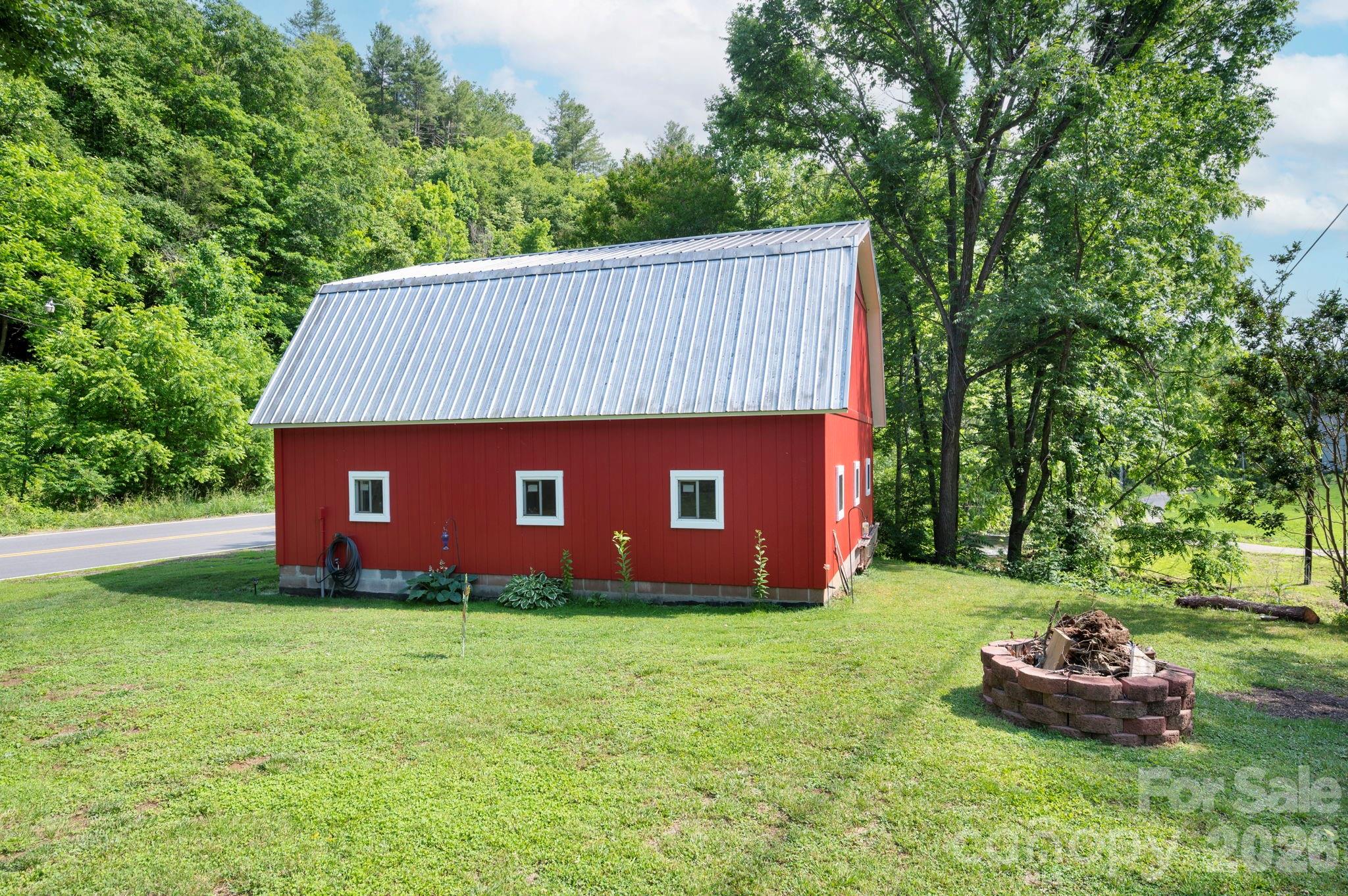 2896 Old Mars Hill Highway Property Photo 3