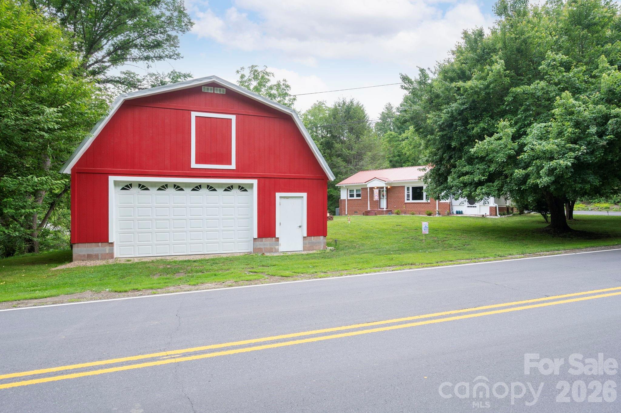 2896 Old Mars Hill Highway Property Photo 4