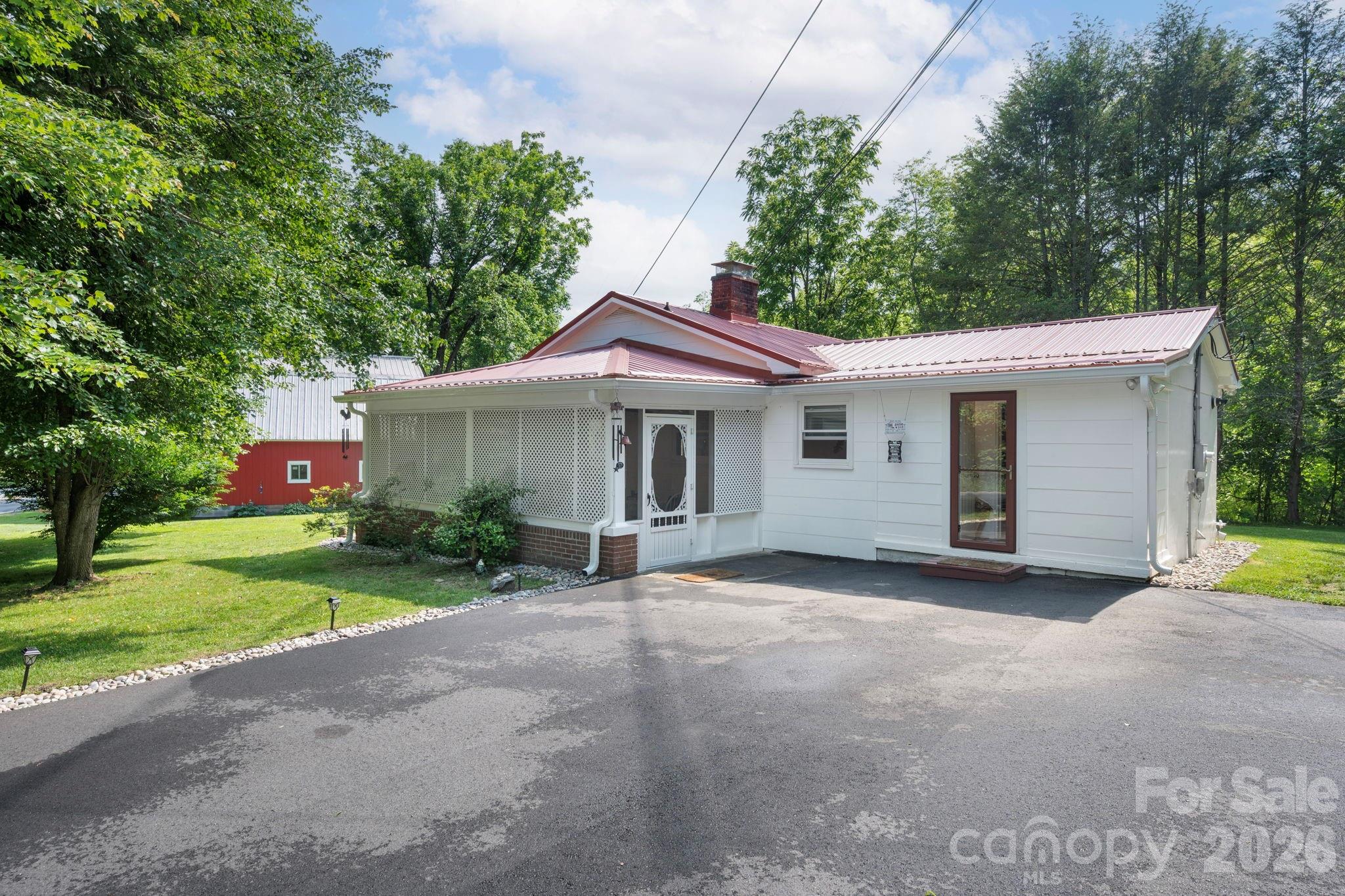 2896 Old Mars Hill Highway Property Photo 5