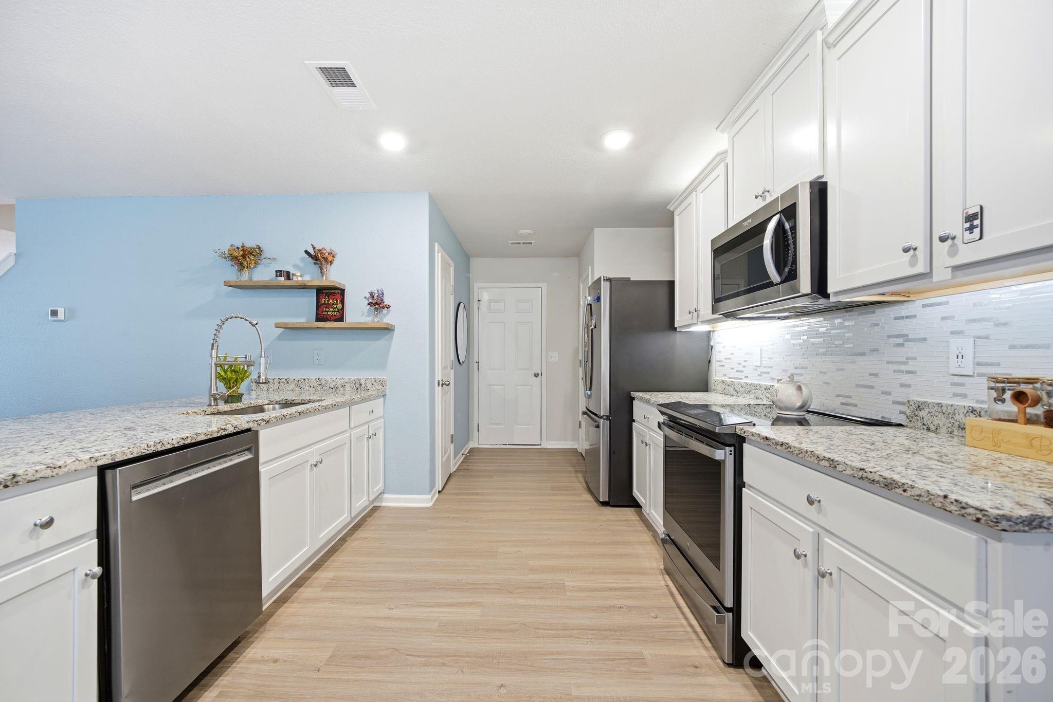 565 Hawley Street Property Photo 14
