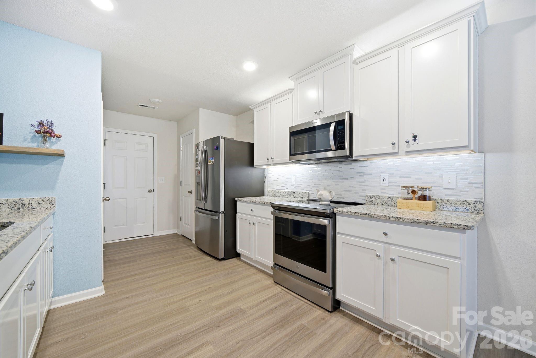 565 Hawley Street Property Photo 16