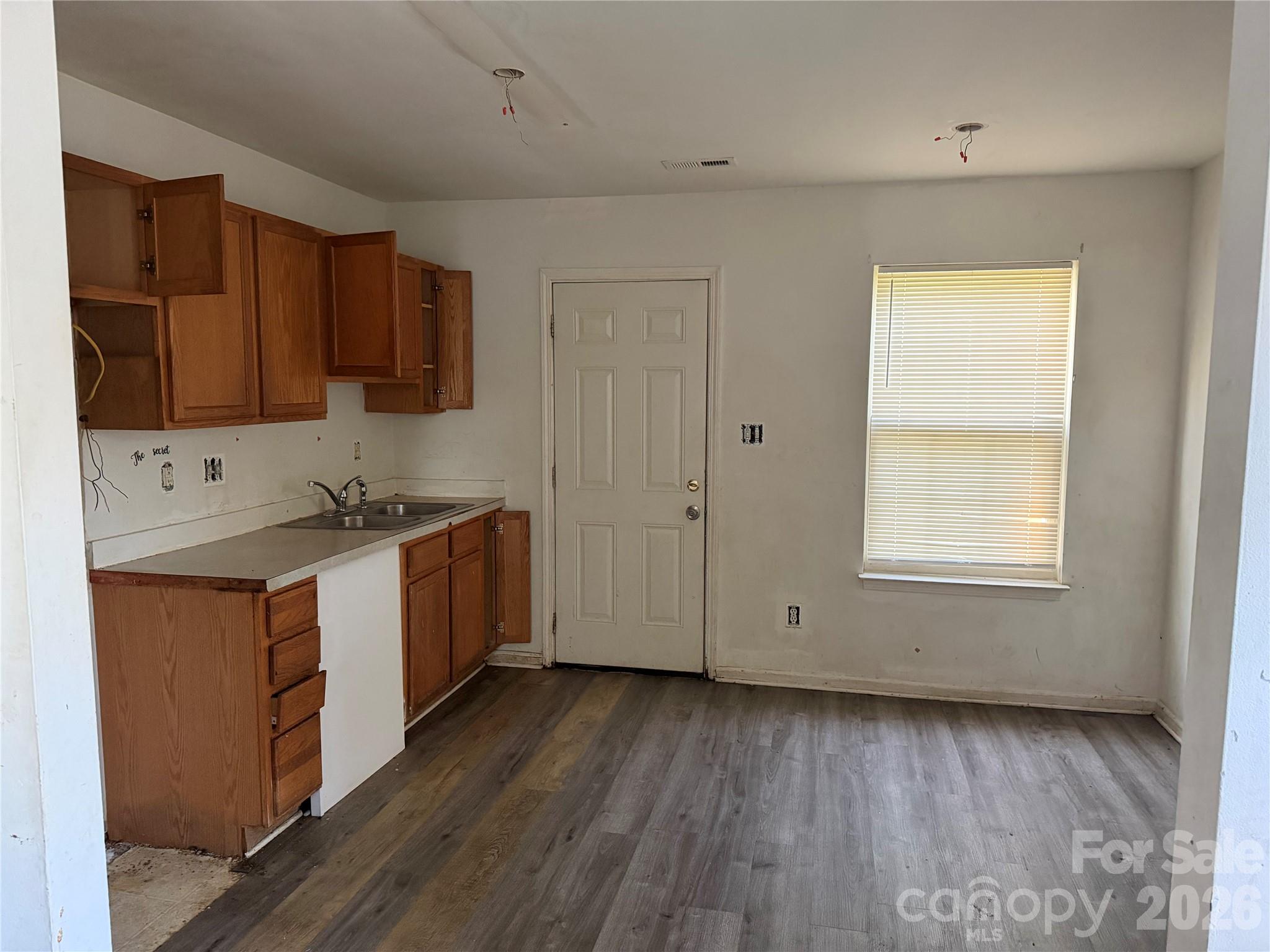3128 Seymour Drive Property Photo 5