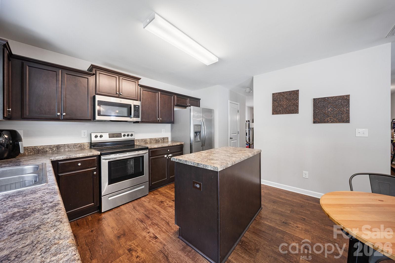 5329 Park Brook Drive Property Photo 12