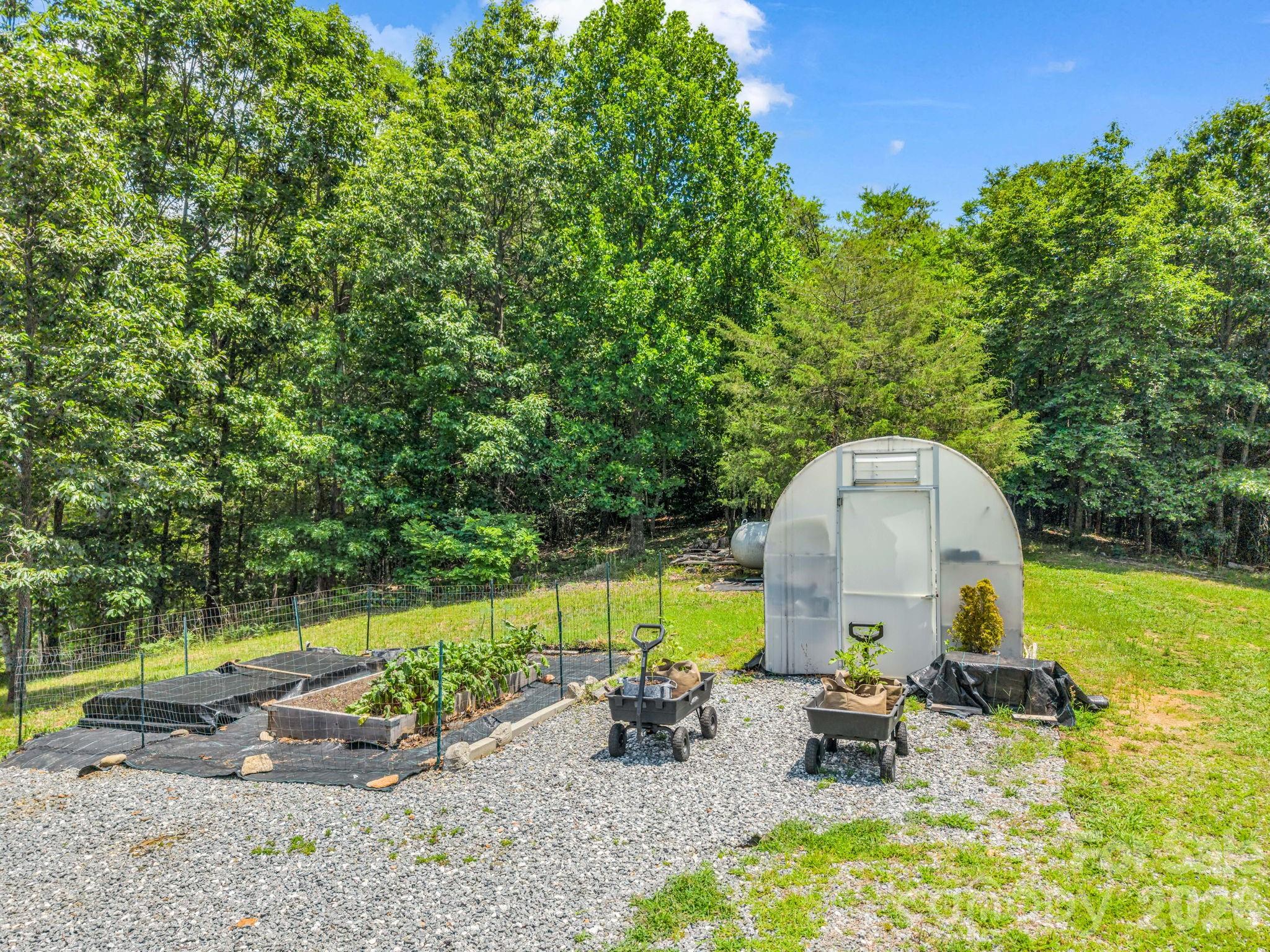 1300 Towery Trace Property Photo 8