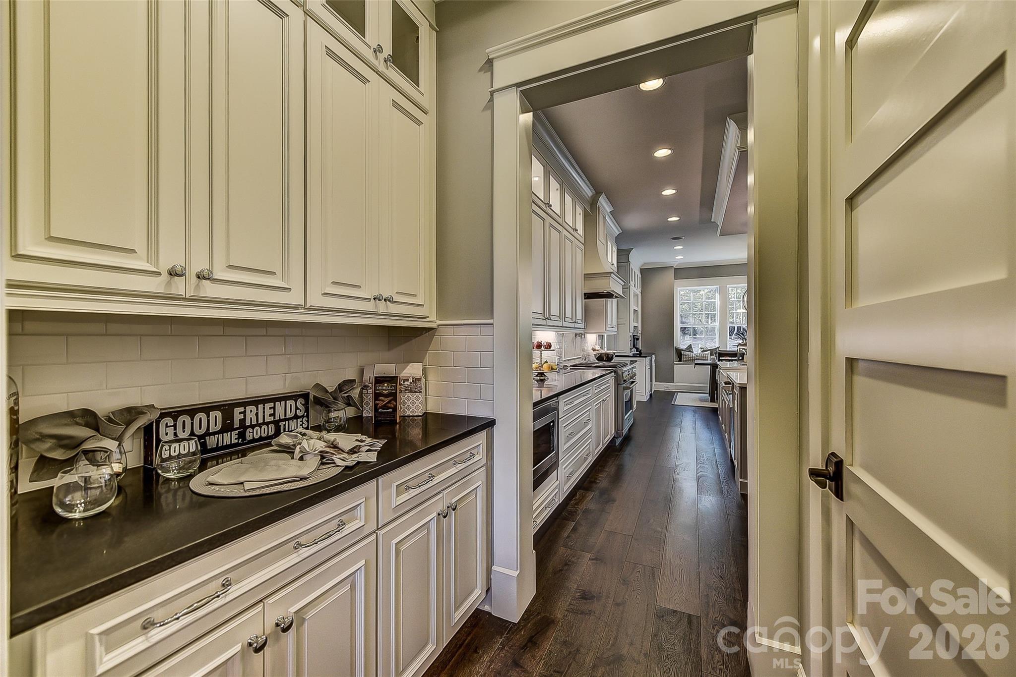 752 Lynderhill Lane Property Photo 4