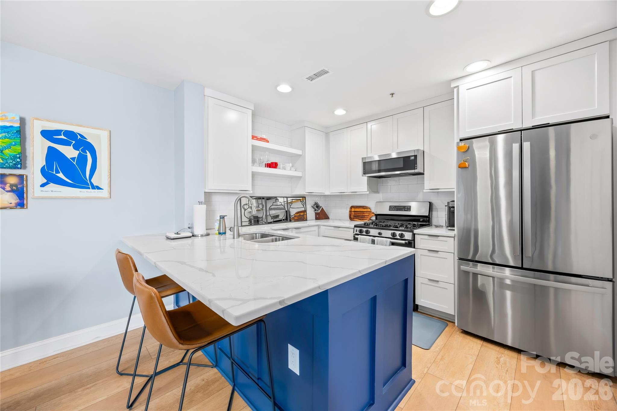 718 W Trade Street 603 Property Photo 4