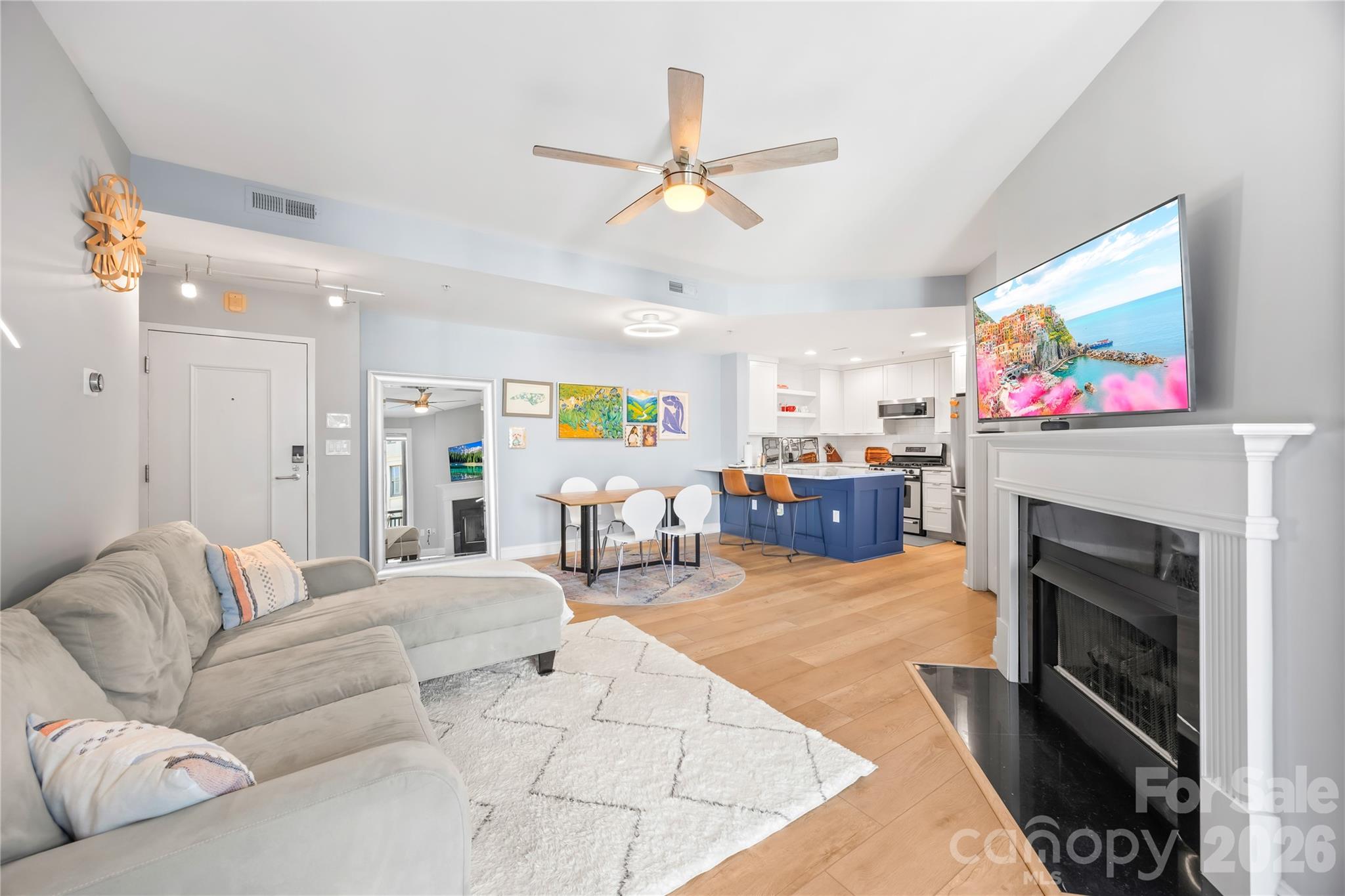 718 W Trade Street 603 Property Photo 10