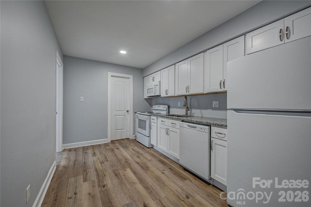 1048 Avondale Road 17 Property Photo 5