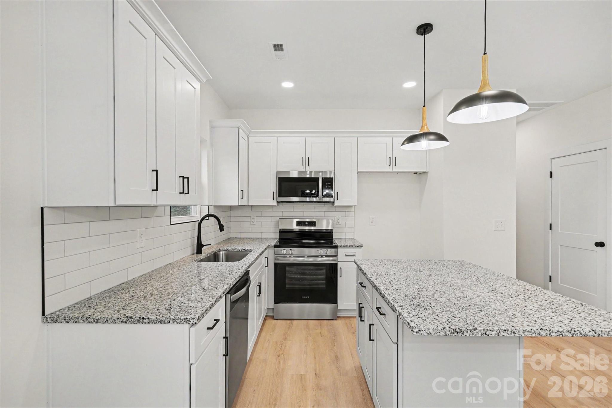 7523/7525 Lawyers Road Property Photo 14