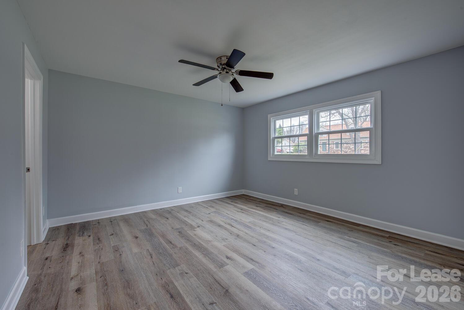 1048 Avondale Road 18 Property Photo 5