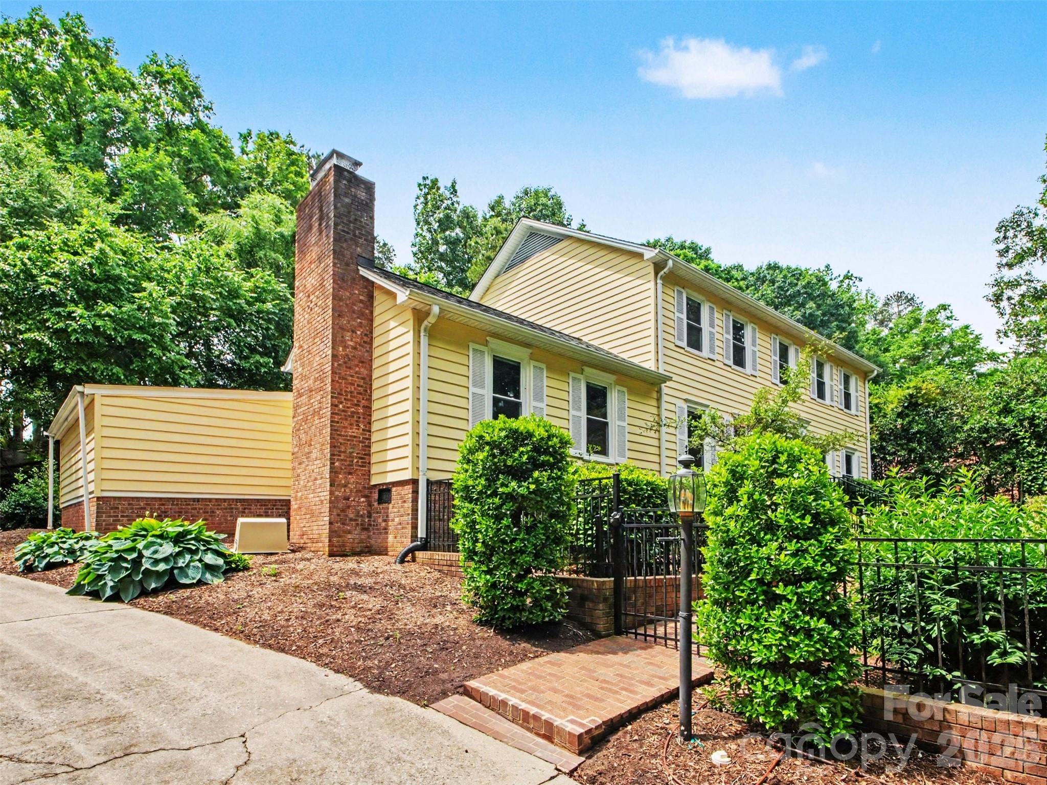 420 Brook Avenue Property Photo 3