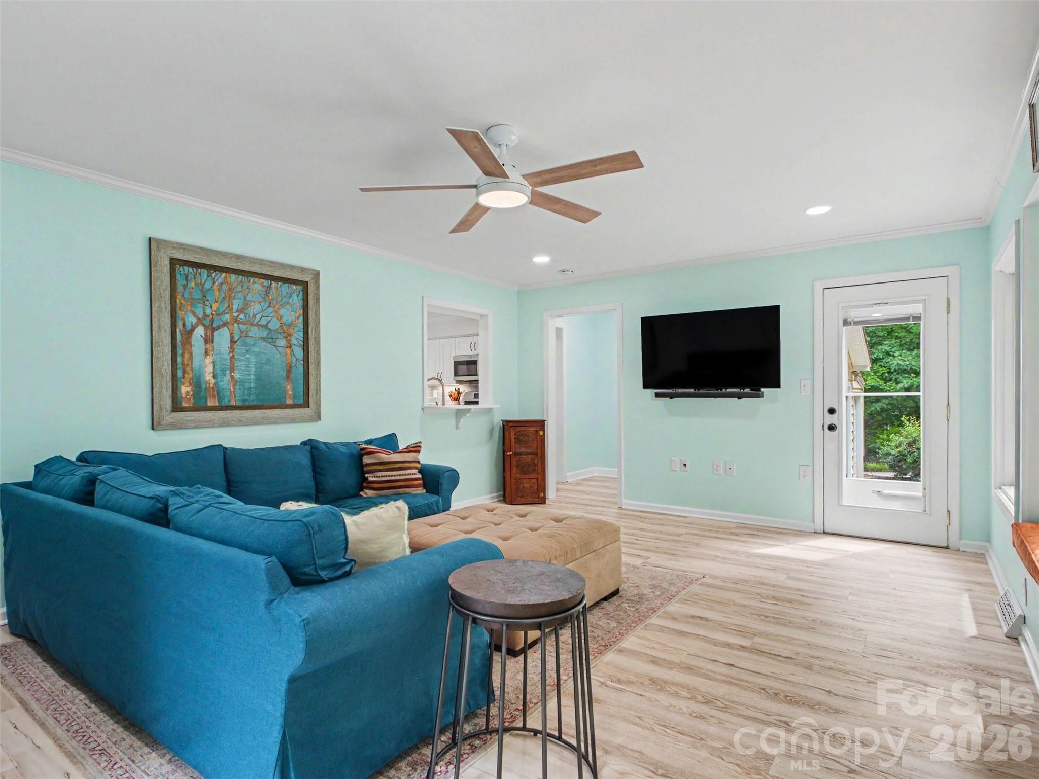 420 Brook Avenue Property Photo 8