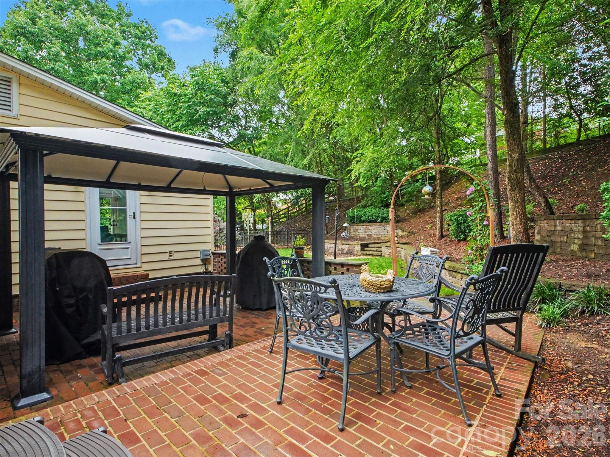 420 Brook Avenue Property Photo 26