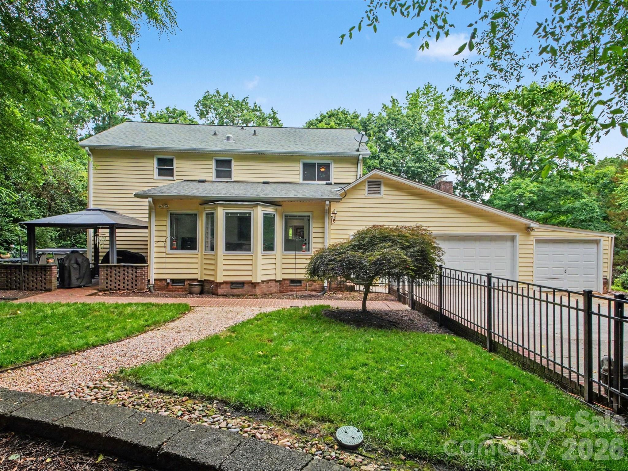 420 Brook Avenue Property Photo 28