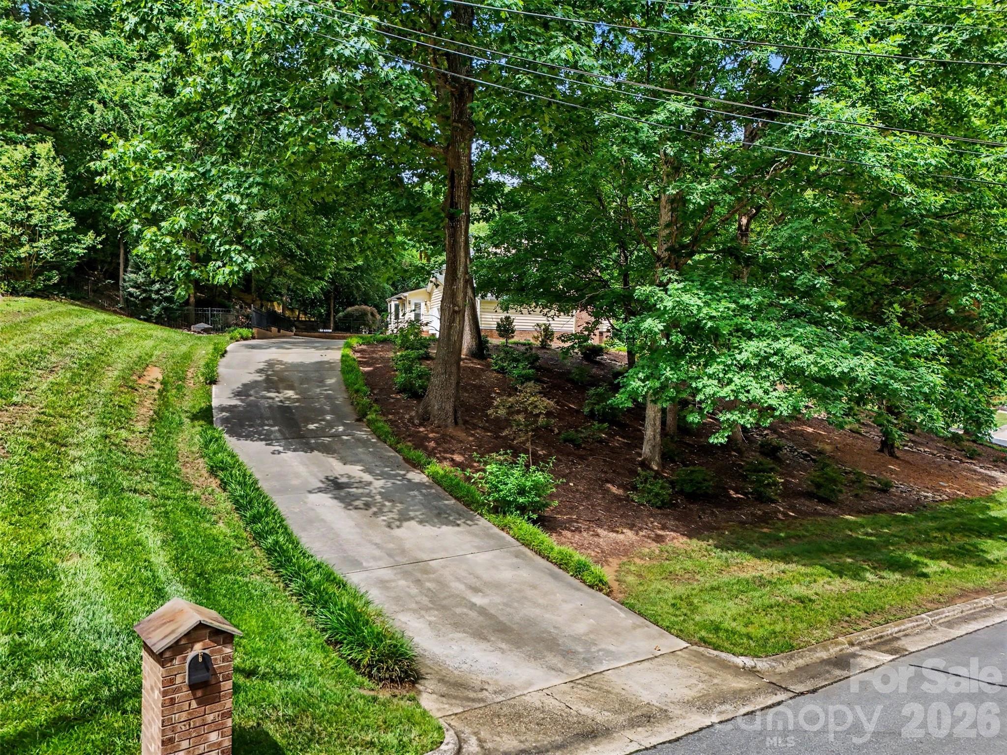 420 Brook Avenue Property Photo 32