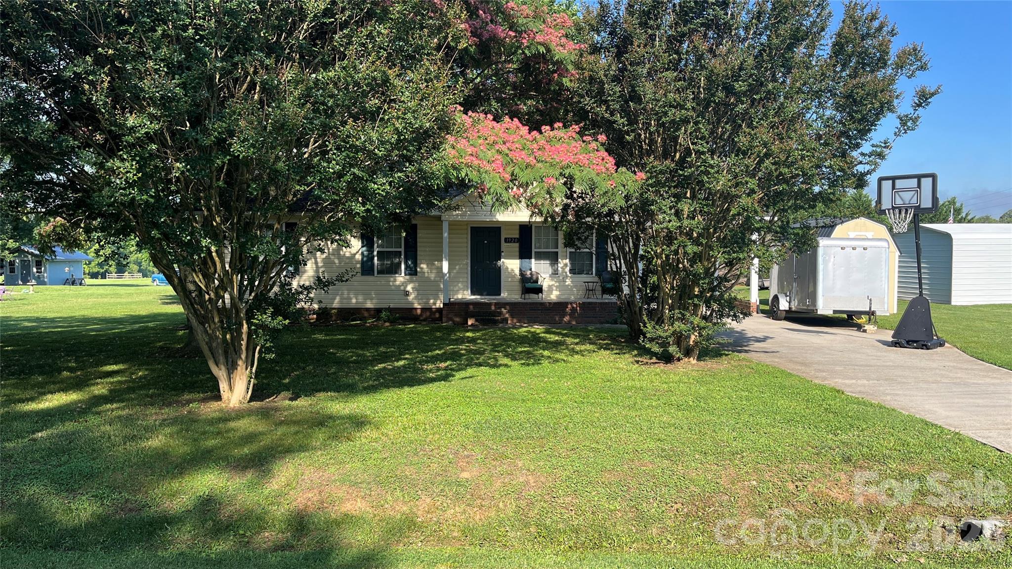 1920 Johnstown Road Property Photo 1