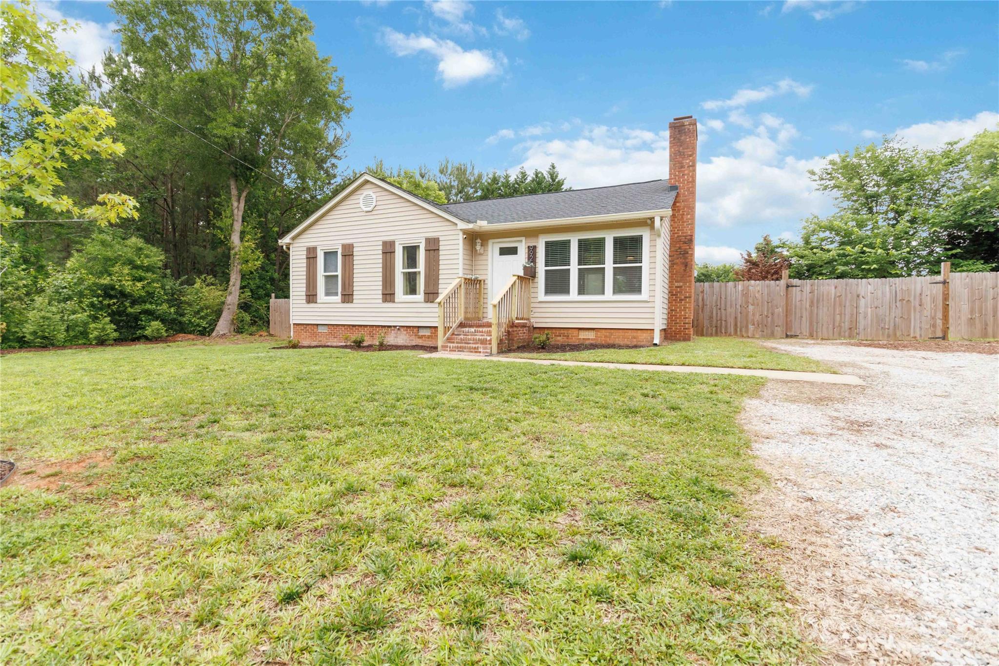 992 Twin Lakes Road Property Photo 2