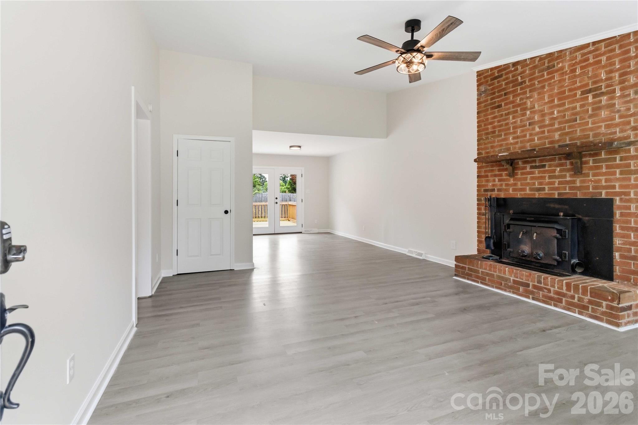992 Twin Lakes Road Property Photo 4
