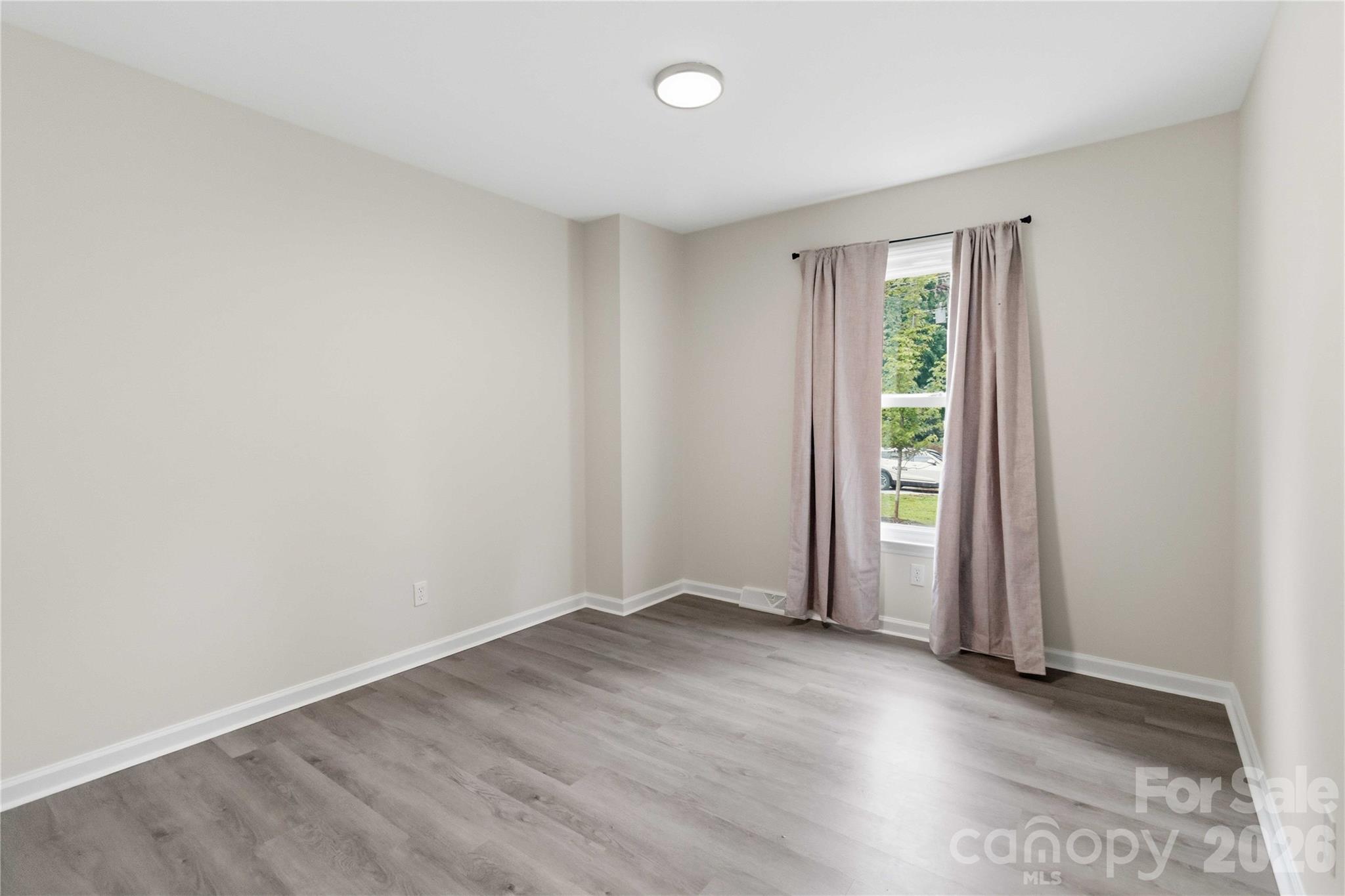992 Twin Lakes Road Property Photo 12