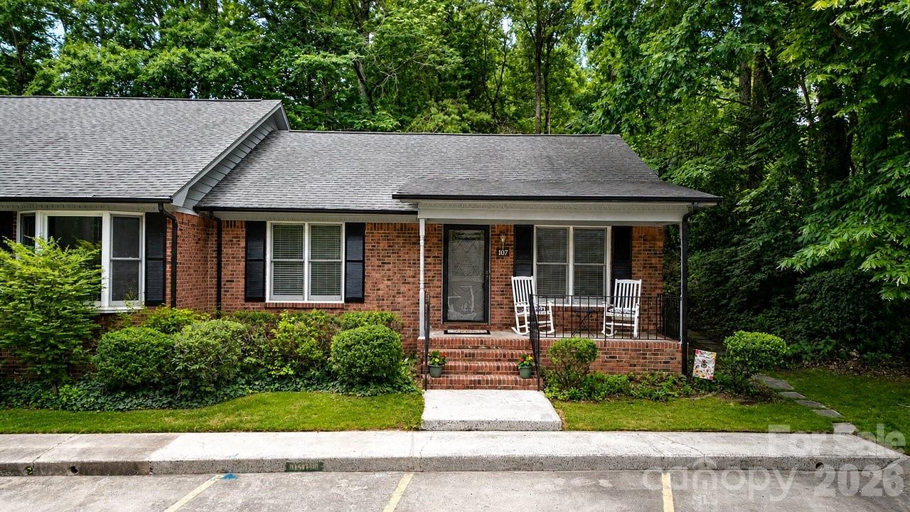 107 David Court Property Photo 2