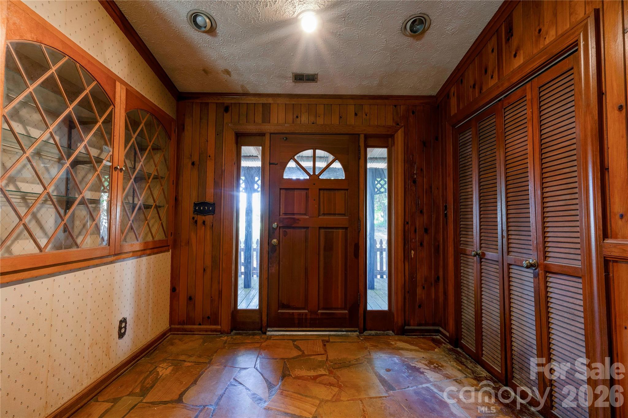 1419 Melrose Drive Property Photo 5