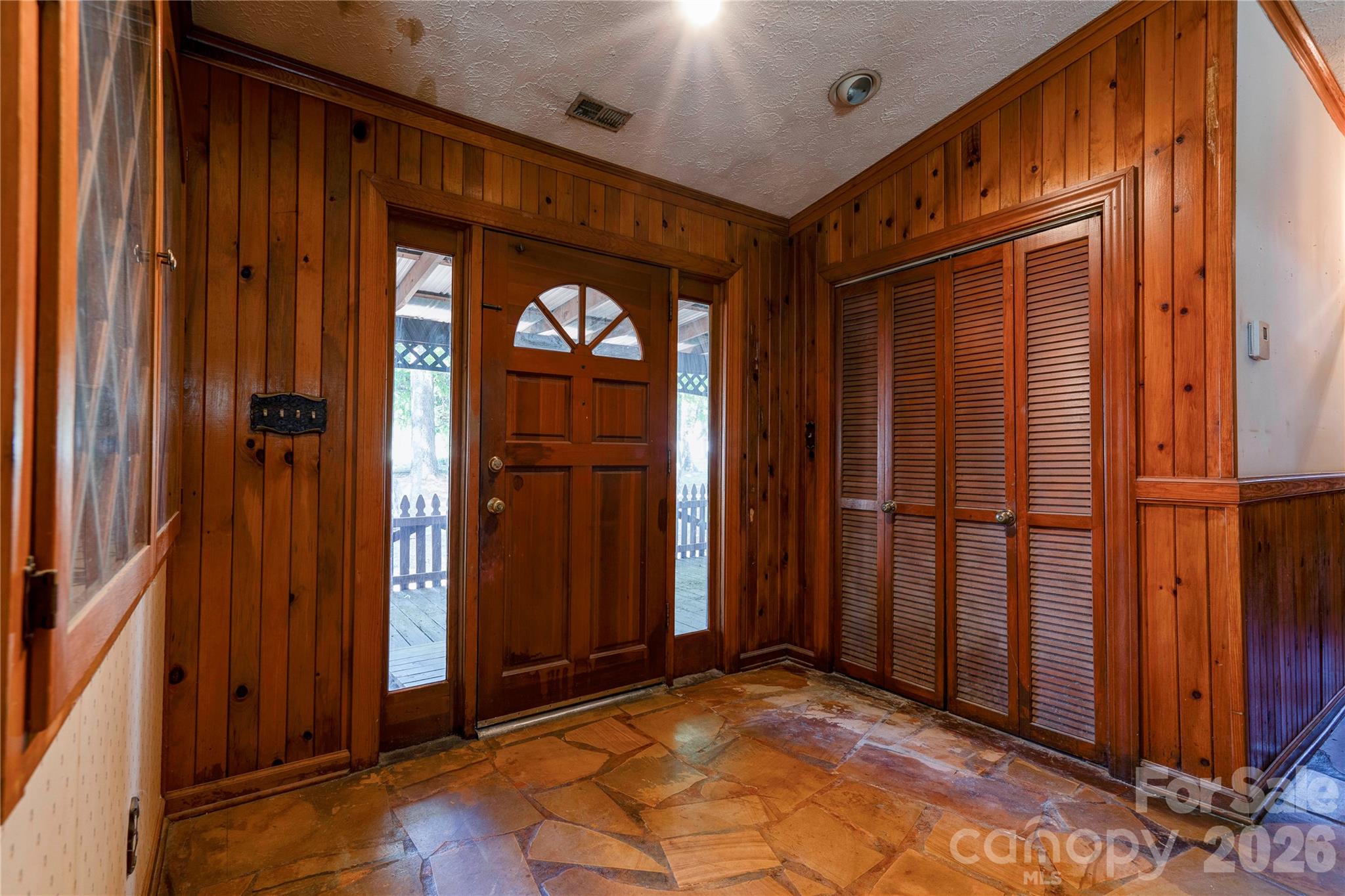 1419 Melrose Drive Property Photo 6