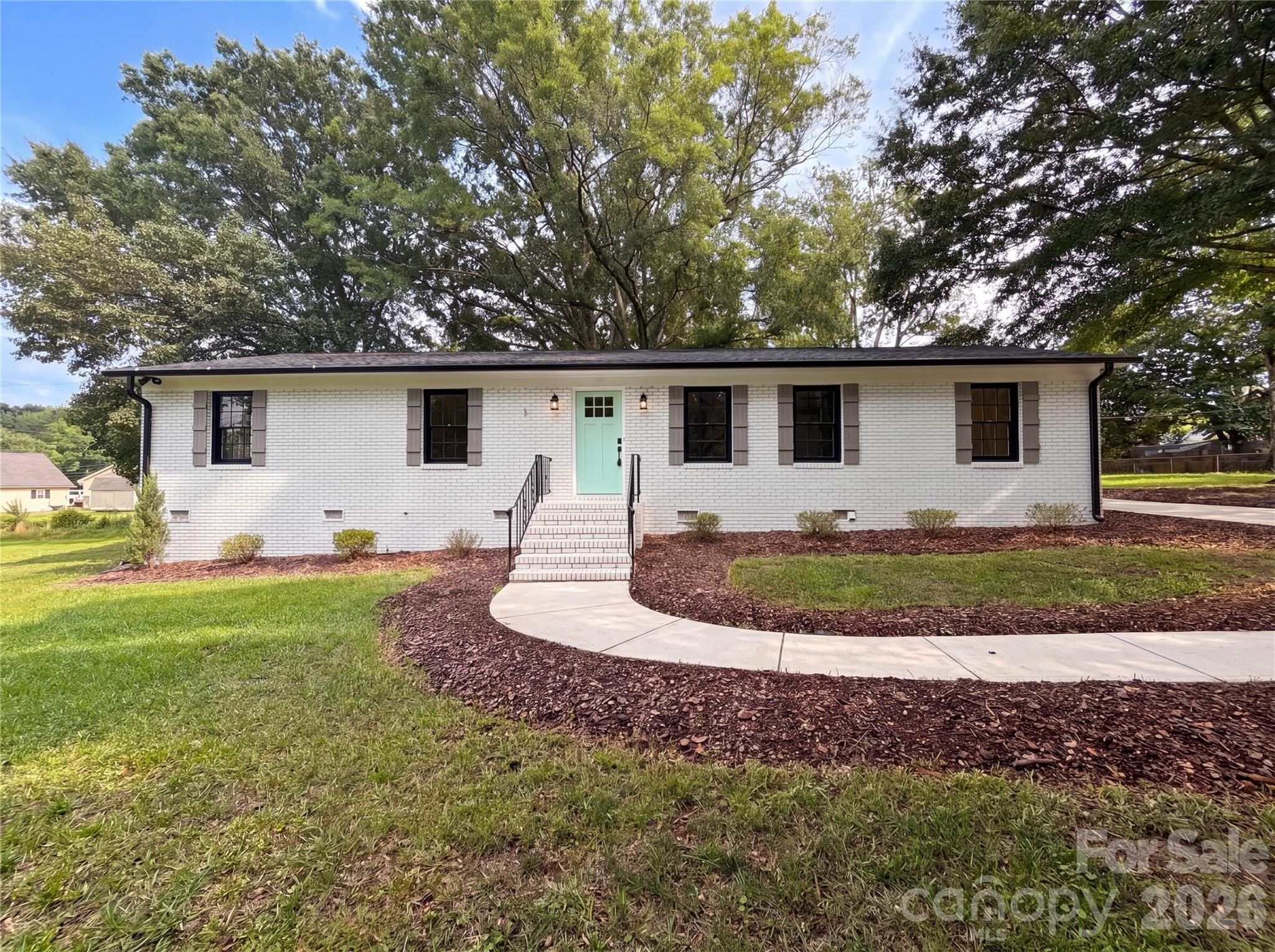 141 Greenbriar Drive Property Photo 1