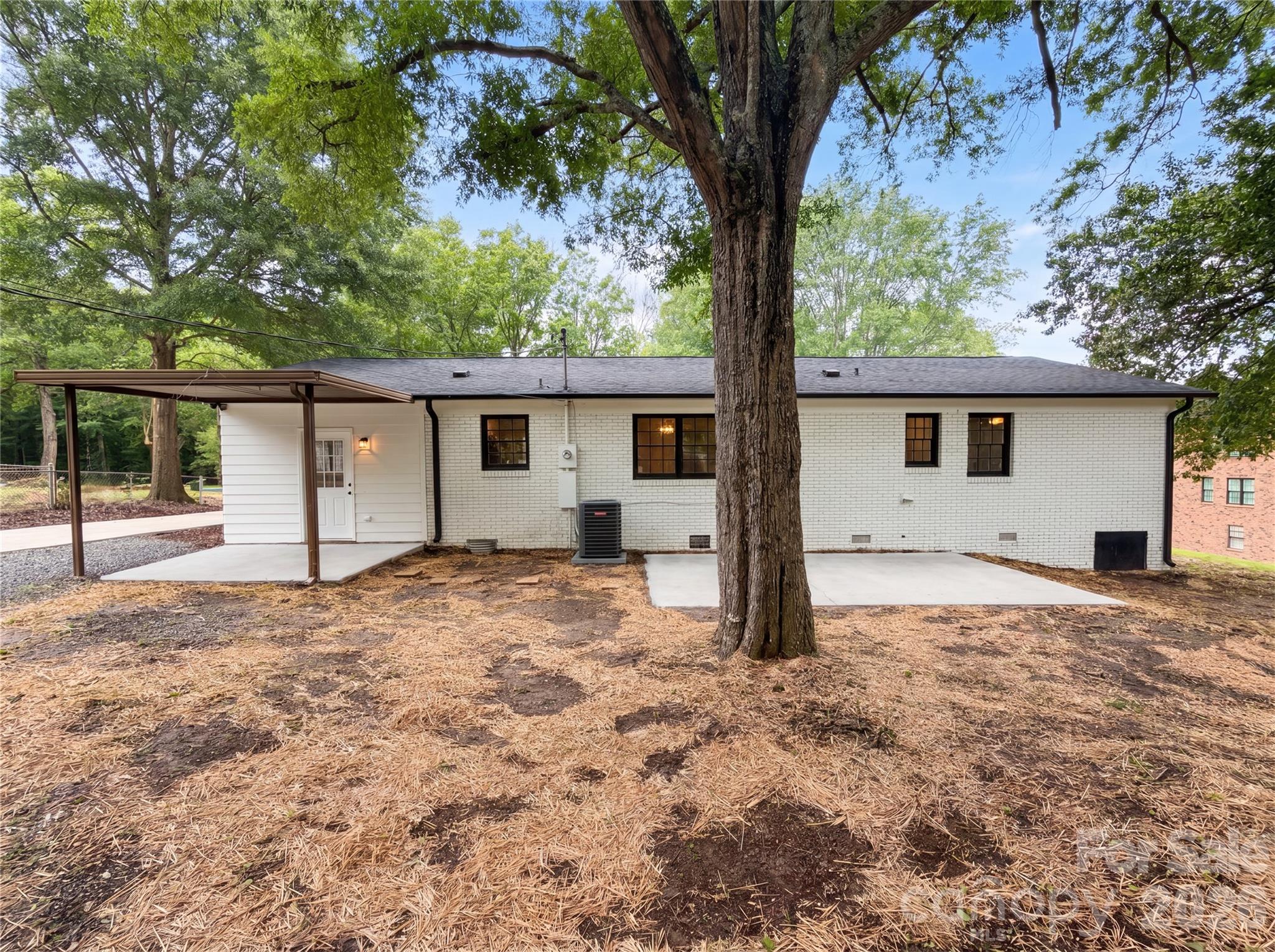 141 Greenbriar Drive Property Photo 5