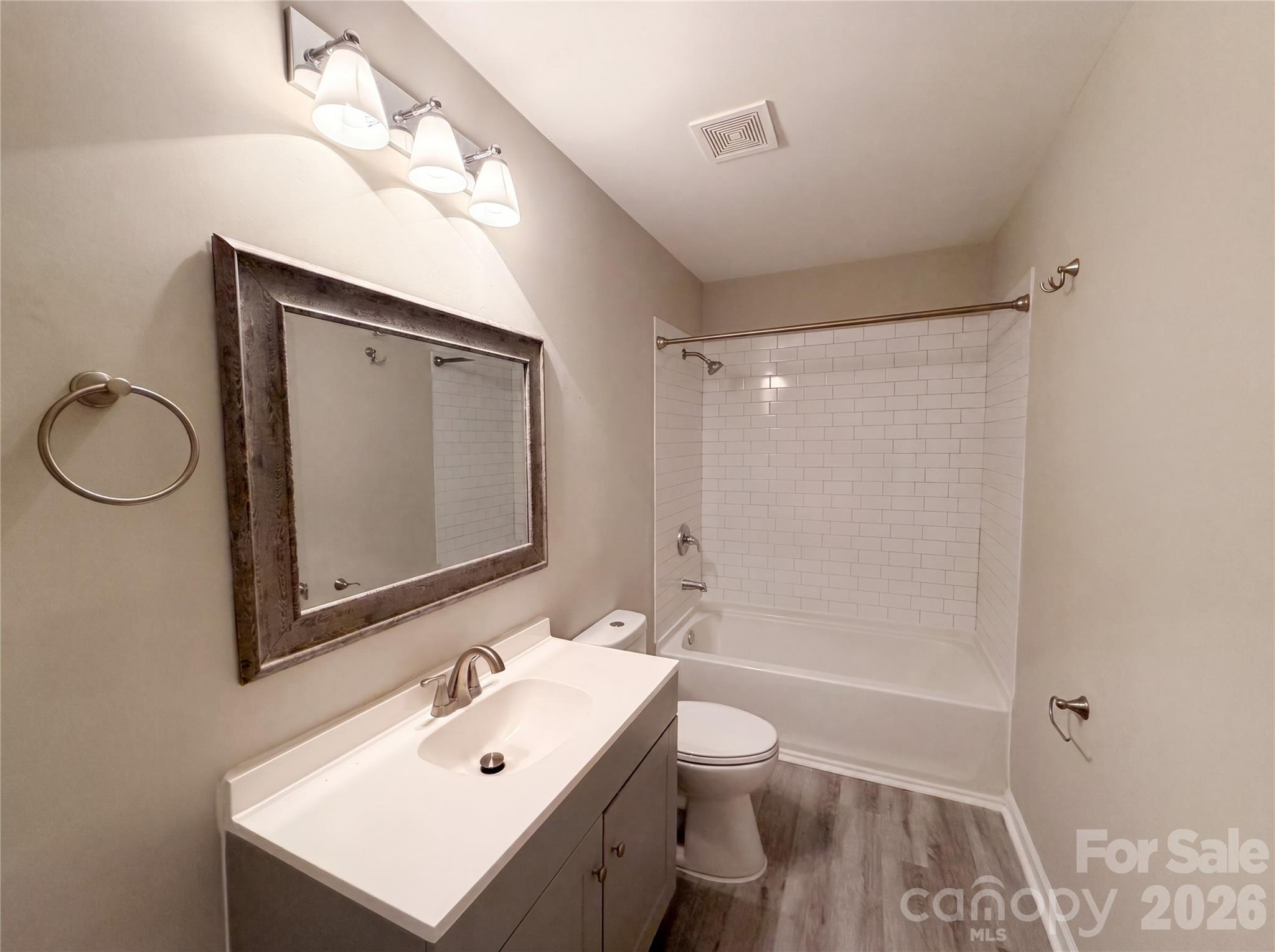 141 Greenbriar Drive Property Photo 6