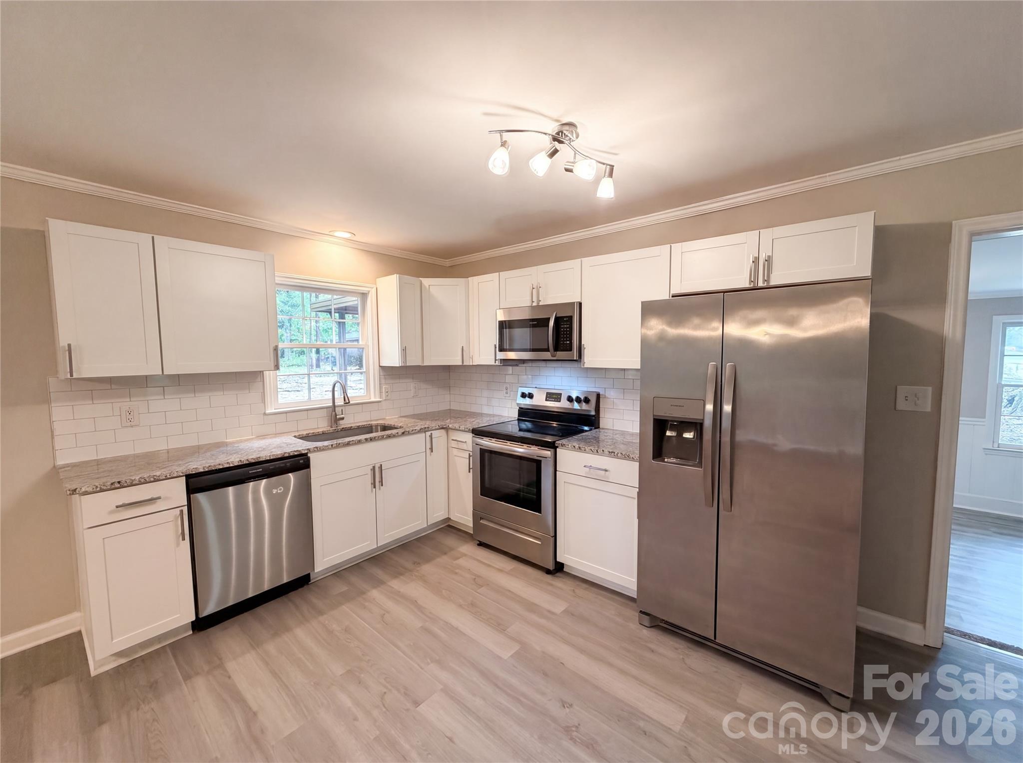 141 Greenbriar Drive Property Photo 7
