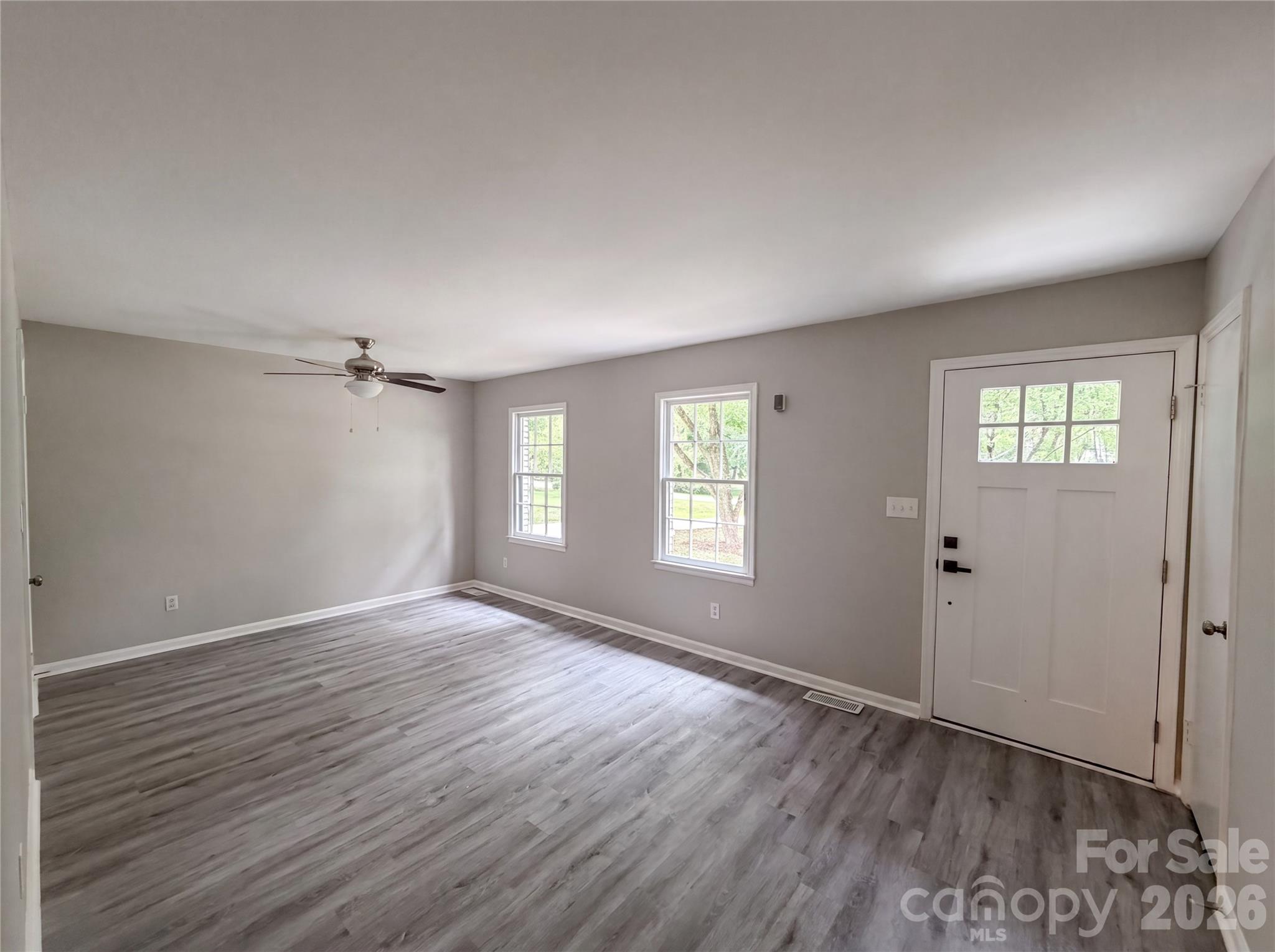141 Greenbriar Drive Property Photo 8