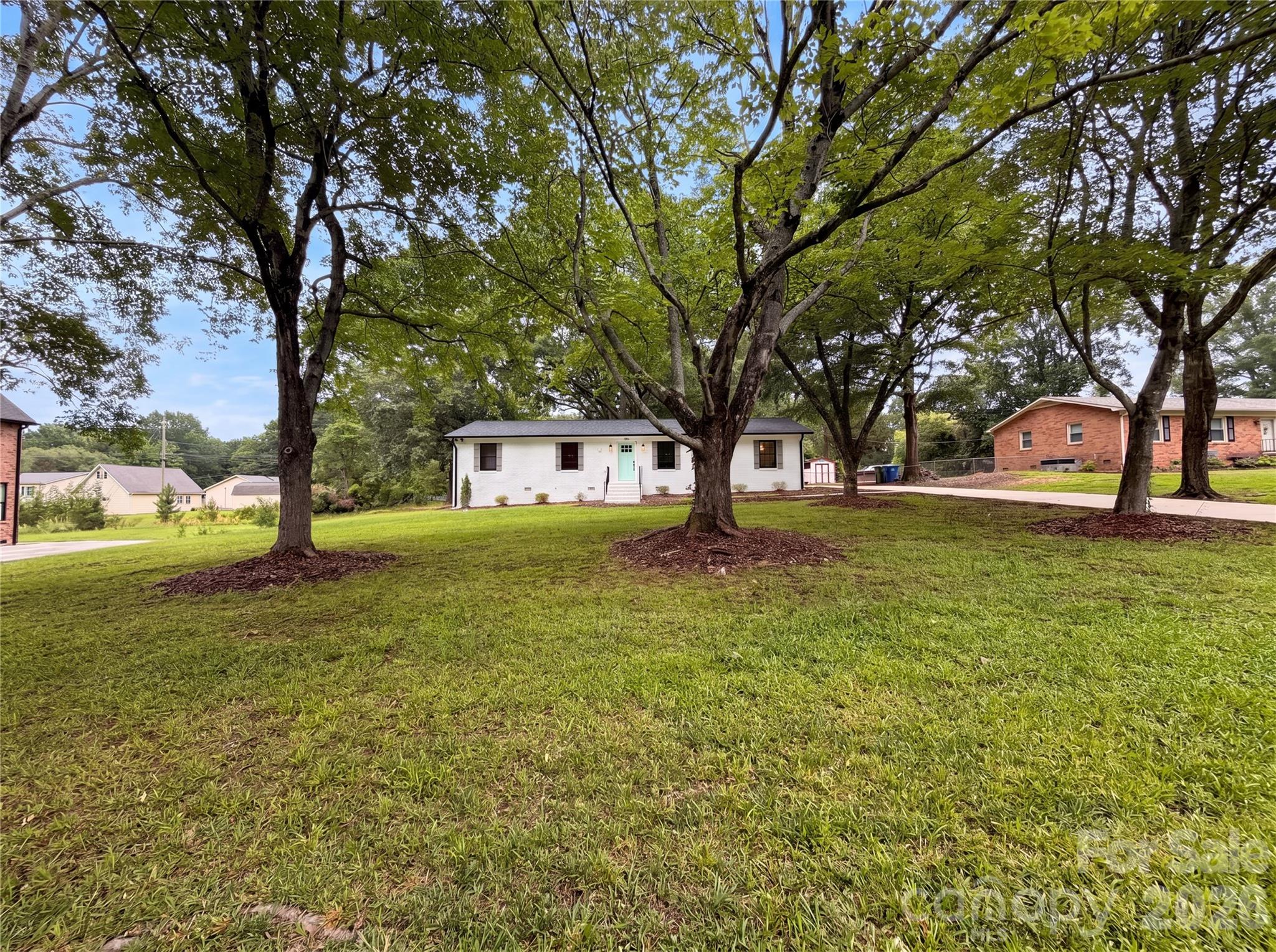 141 Greenbriar Drive Property Photo 16