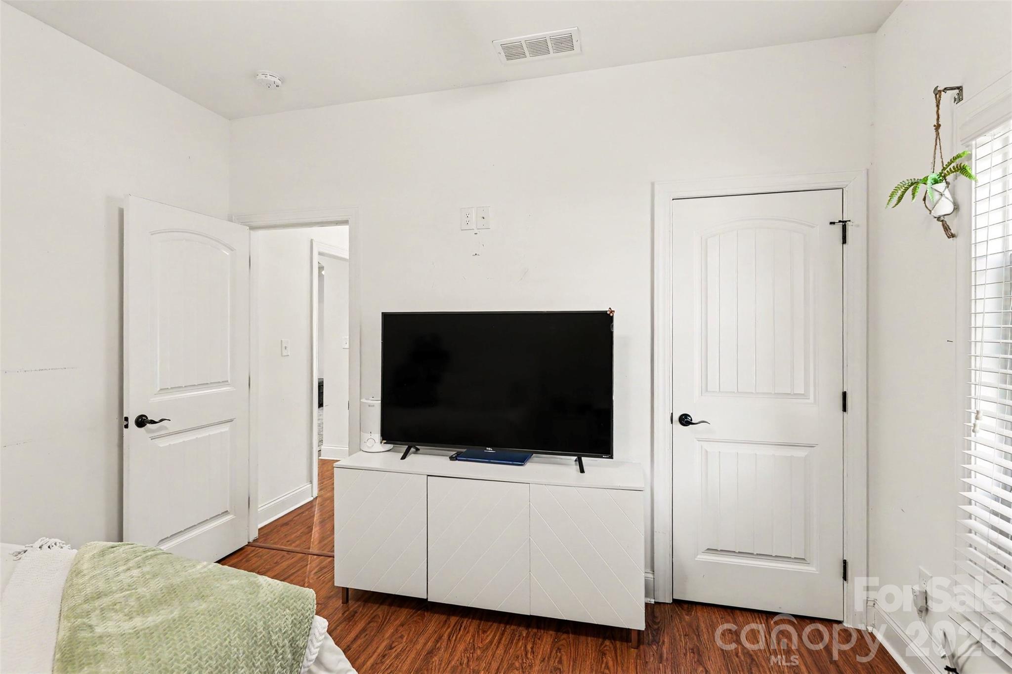 964 Mathis Avenue Property Photo 22