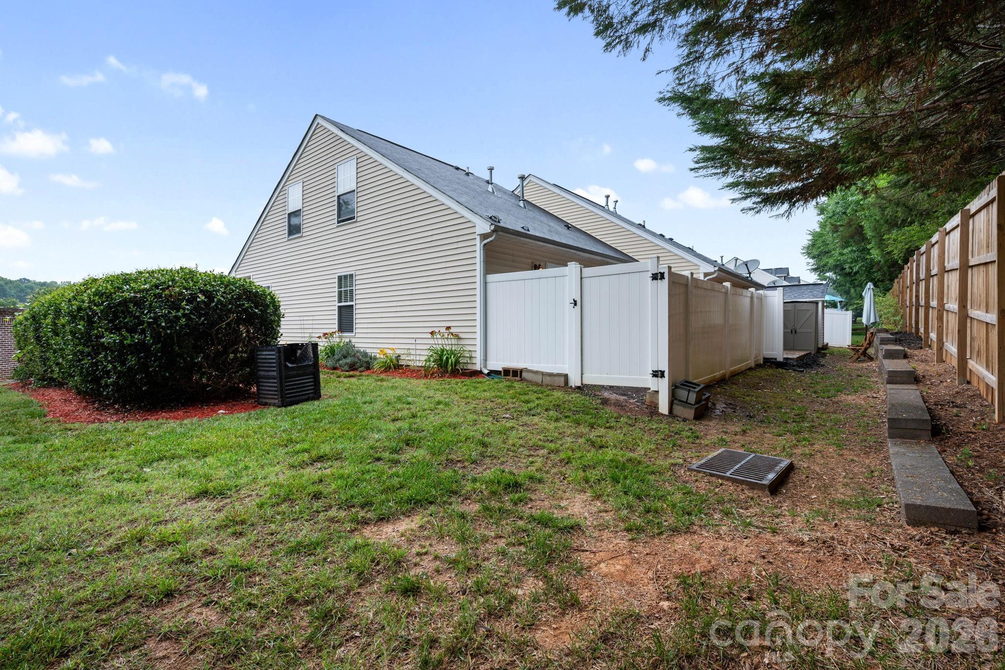 2050 Shady Pond Drive Property Photo 4