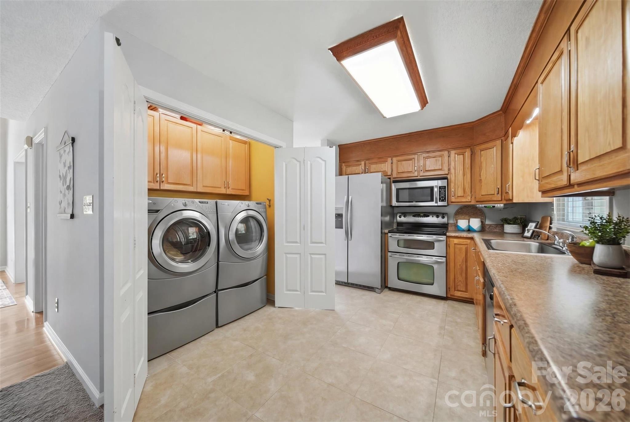 1948 Twin Ponds Drive Property Photo 9