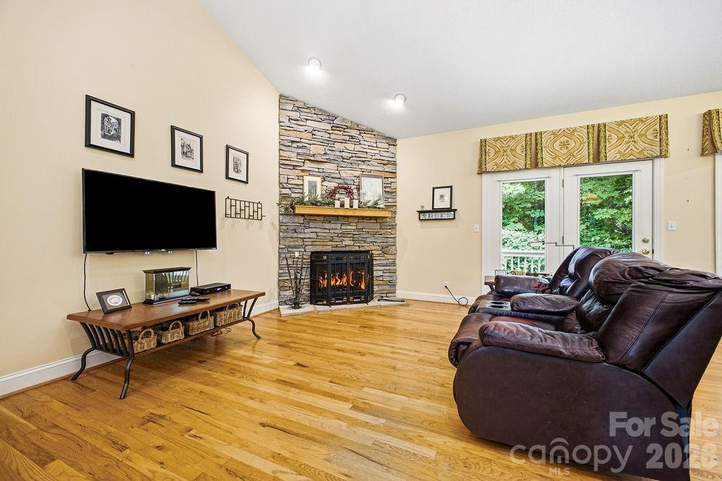 3121 Cove Loop Road Property Photo 12