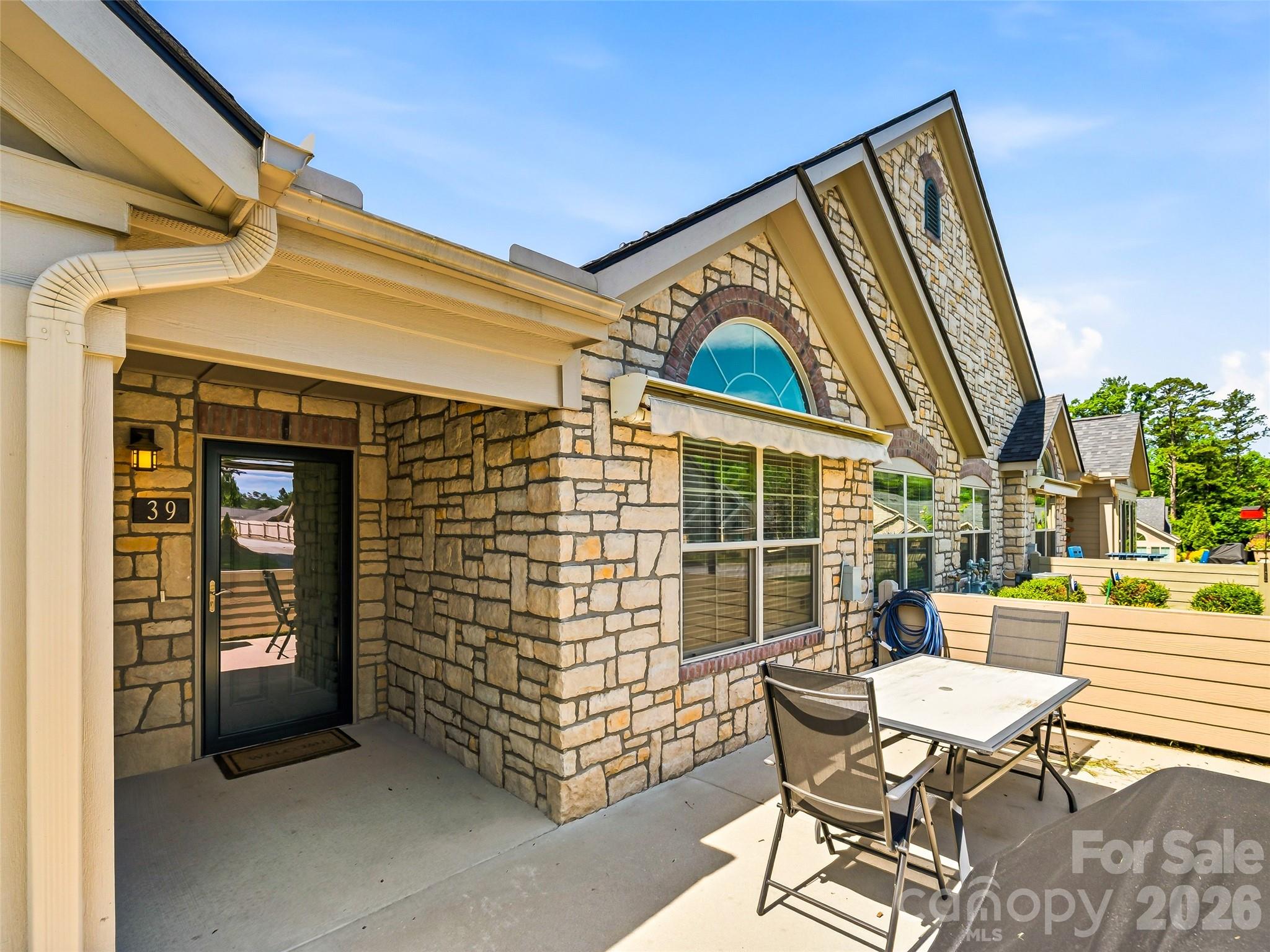 39 Braeburn Way Property Photo 2